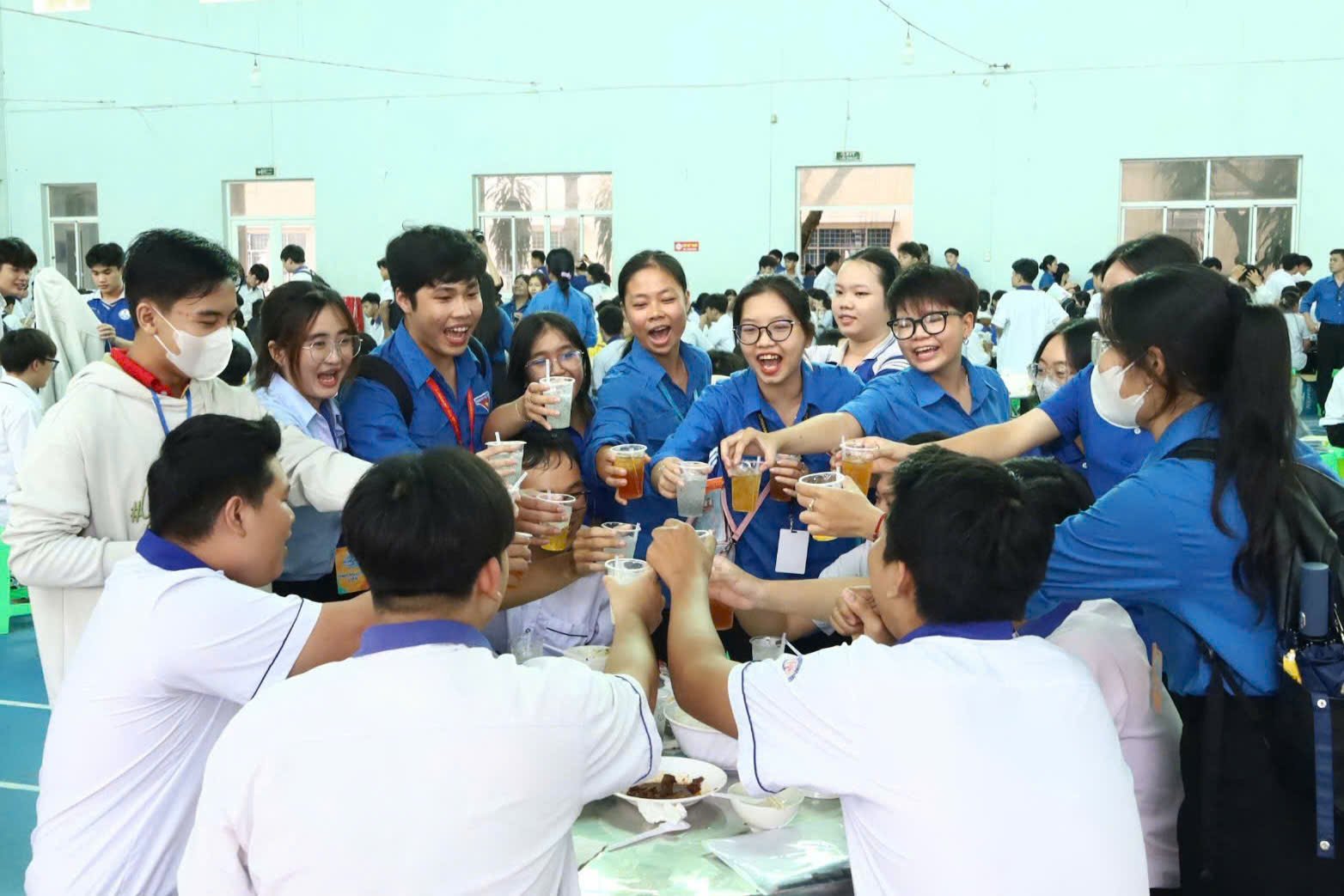Các em thí sinh thể hiện sự quyết tâm cho những buổi thi tiếp theo.