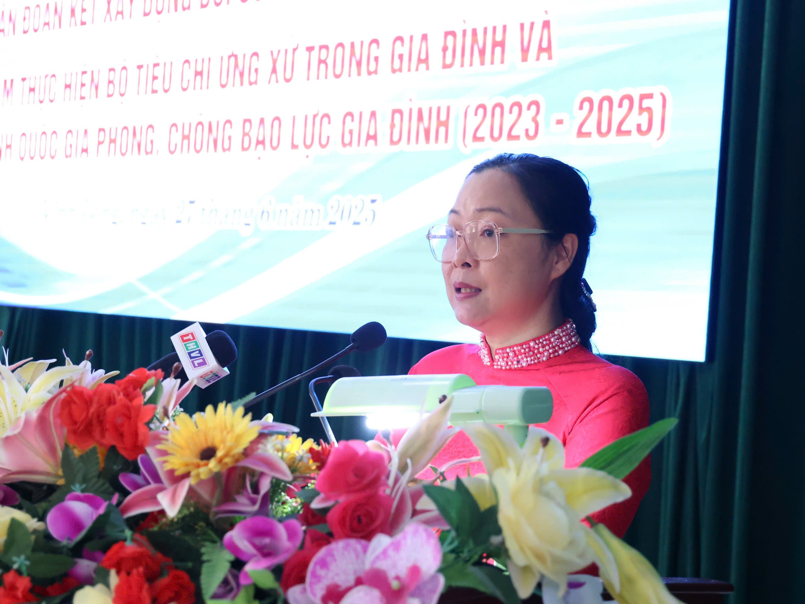 Bà Nguyễn Thị Quyên Thanh - Phó Chủ tịch UBND tỉnh Vĩnh Long phát biểu chỉ đạo tại hội nghị.