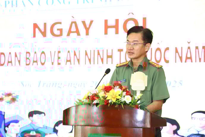 Đại tá Trần Văn Dương - Ủy viên Ban Thường vụ Tỉnh ủy, Giám đốc Công an tỉnh phát biểu tại “Ngày hội toàn dân bảo vệ an ninh Tổ quốc” năm 2025