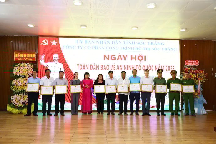 Các cá nhân được khen thưởng vì có thành tích xuất sắc trong thực hiện phong trào toàn dân bảo vệ an ninh Tổ quốc và “Ngày hội toàn dân bảo vệ an ninh Tổ quốc” năm 2025.