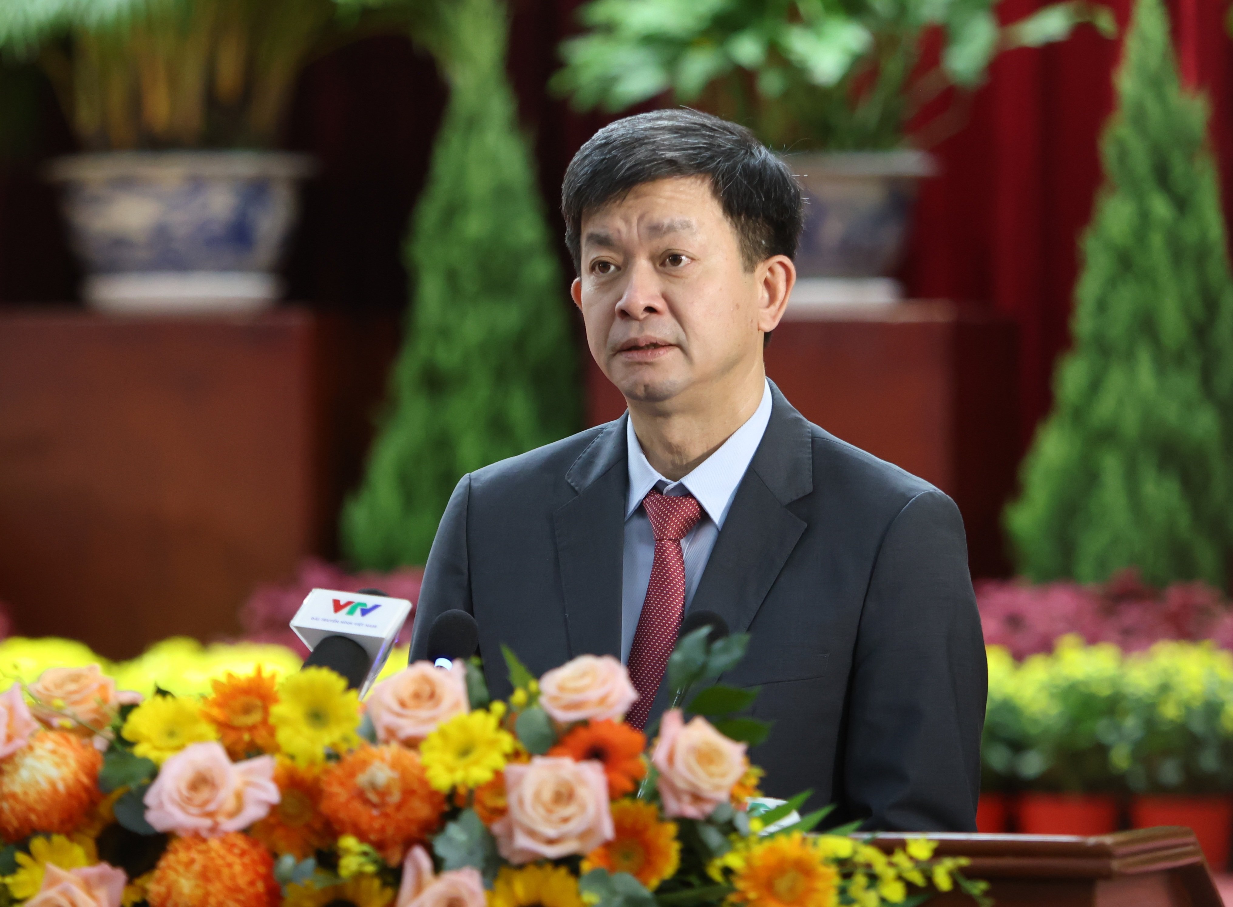 Ông Lê Quang Tùng - Tổng Thư ký Quốc hội, Chủ nhiệm Văn phòng Quốc hội công bố các Nghị quyết.