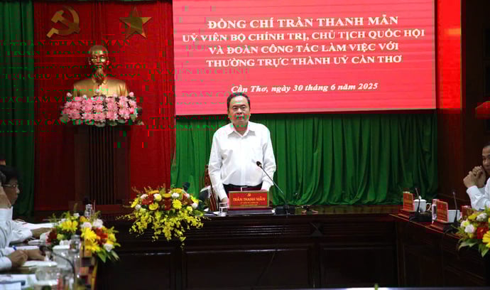 Đồng chí Trần Thanh Mẫn cùng đoàn công tác làm việc với Thường trực Thành ủy Cần Thơ.