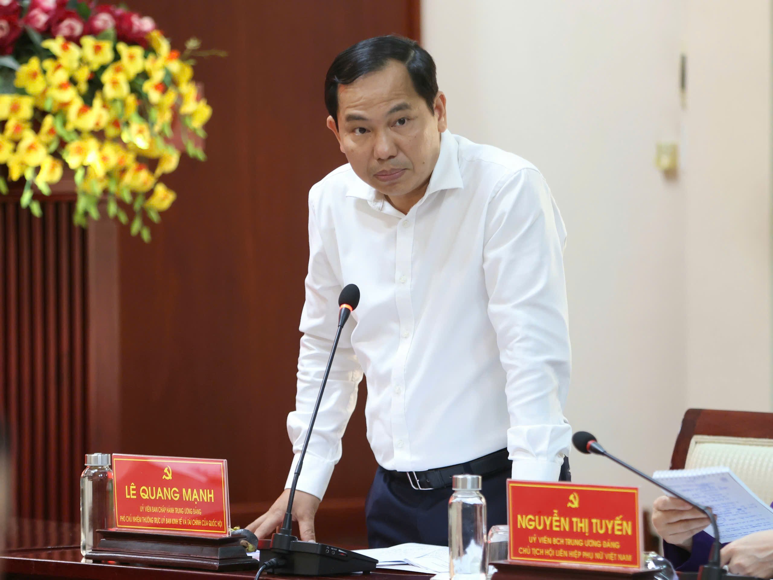 Ông Lê Quang Mạnh - Phó Chủ nhiệm Thường trực Ủy ban Kinh tế và Tài chính phát biểu.