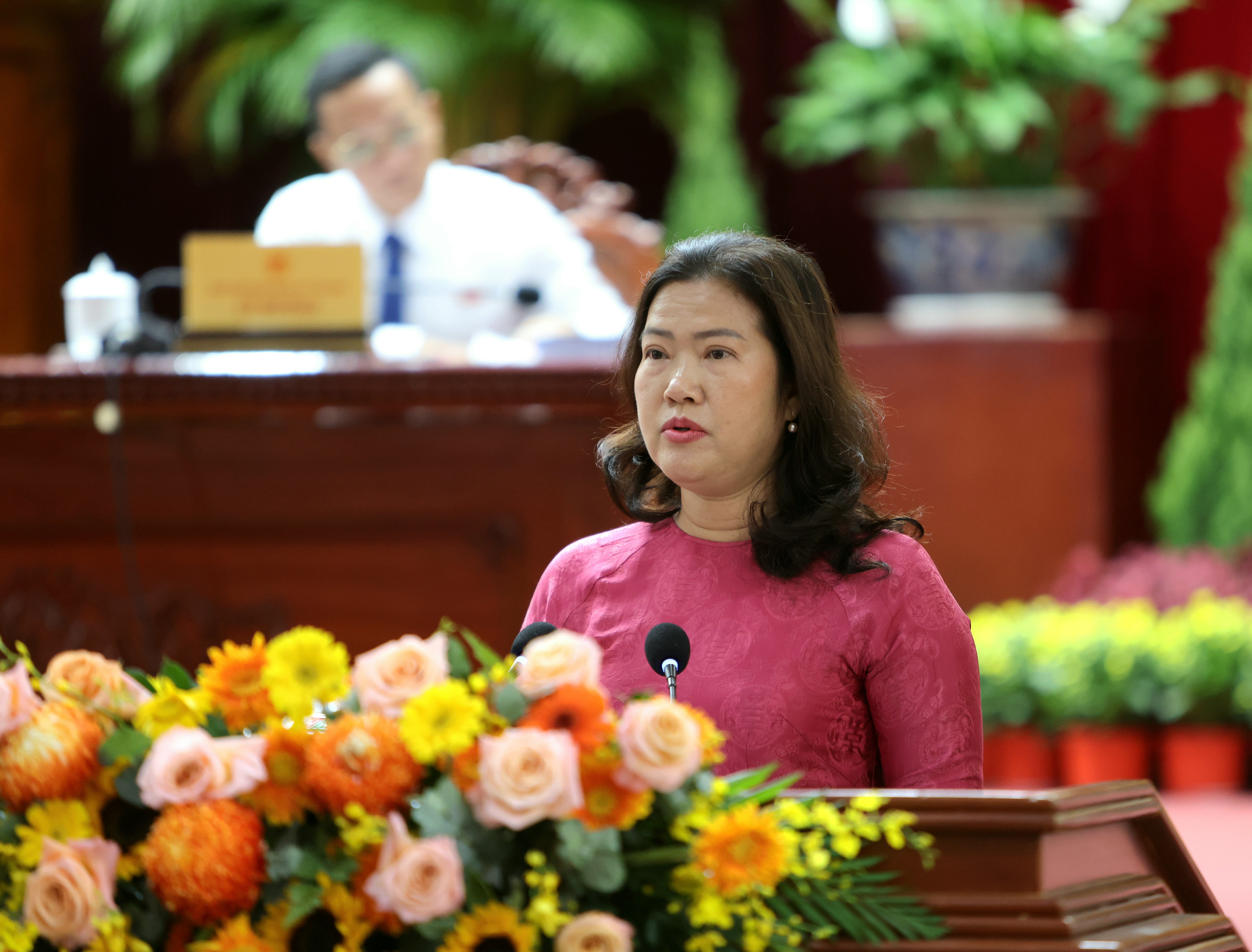 Bà Nguyễn Thị Ngọc Điệp - Phó Chủ tịch UBND TP. Cần Thơ phát biểu tại kỳ họp.