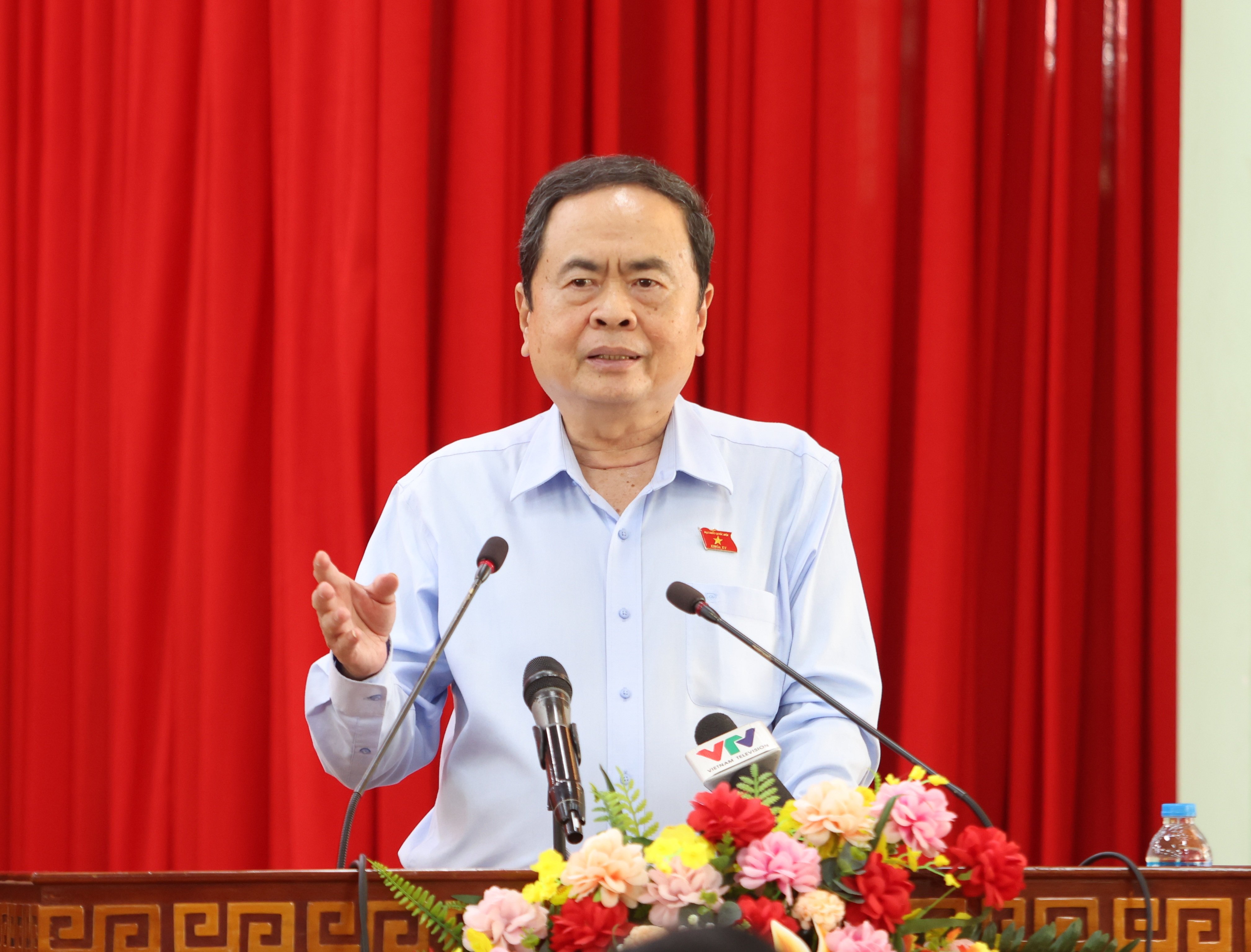 Chủ tịch Quốc hội Trần Thanh Mẫn phát biểu tại buổi tiếp xúc cử tri xã Vị Thủy.