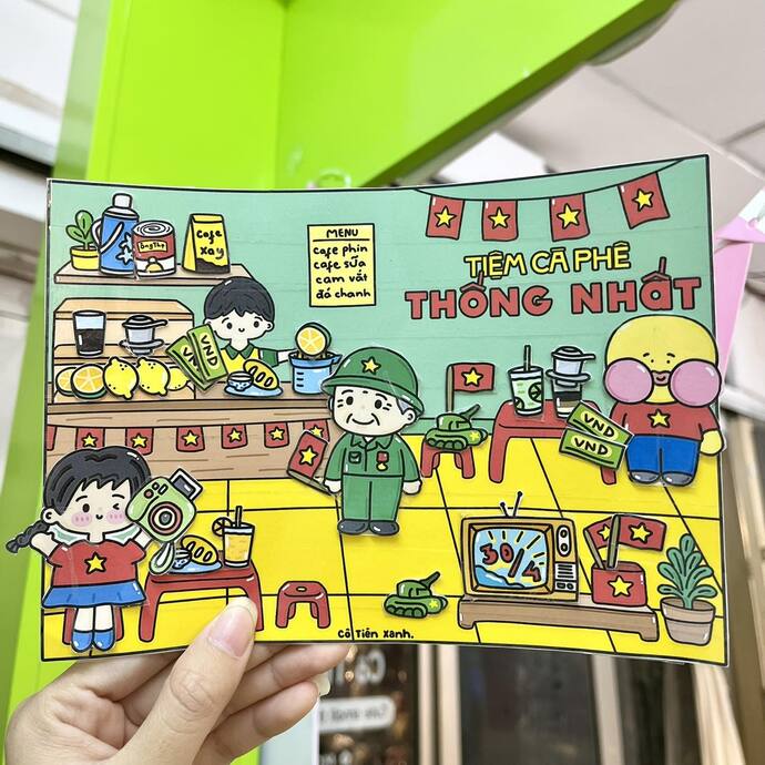 Dù là sản phẩm thủ công sáng tạo, nhưng với mức giá dễ tiếp cận, đặc biệt là với các gia đình Việt, Cô Tiên Xanh vẫn duy trì được lượng khách hàng trung thành khi sản phẩm mới nào ra cũng đều được săn đón.