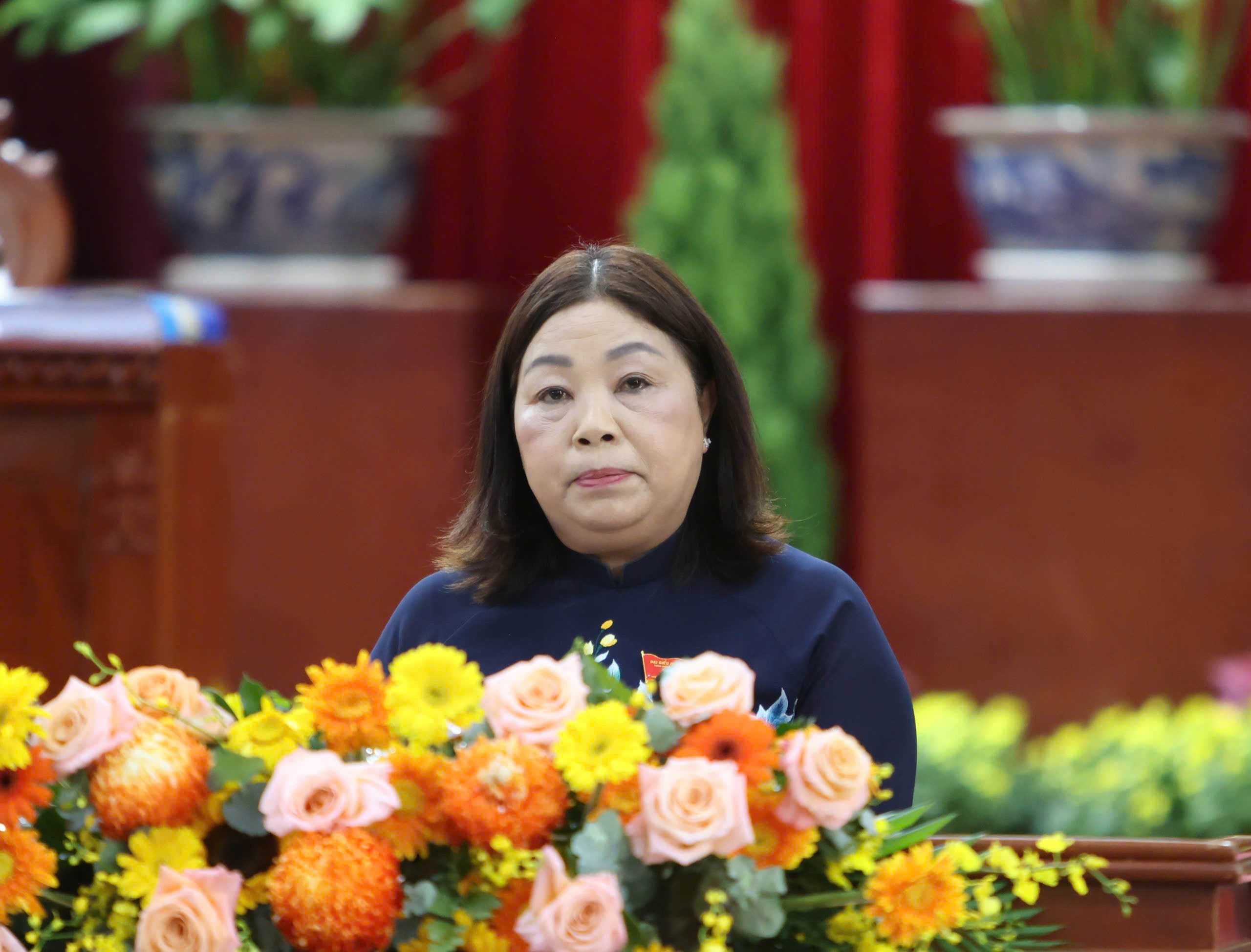Bà Mã Thị Tươi - Ủy viên BTV Thành ủy, Phó Chủ tịch Thường trực HĐND TP. Cần Thơ phát biểu tại kỳ họp.