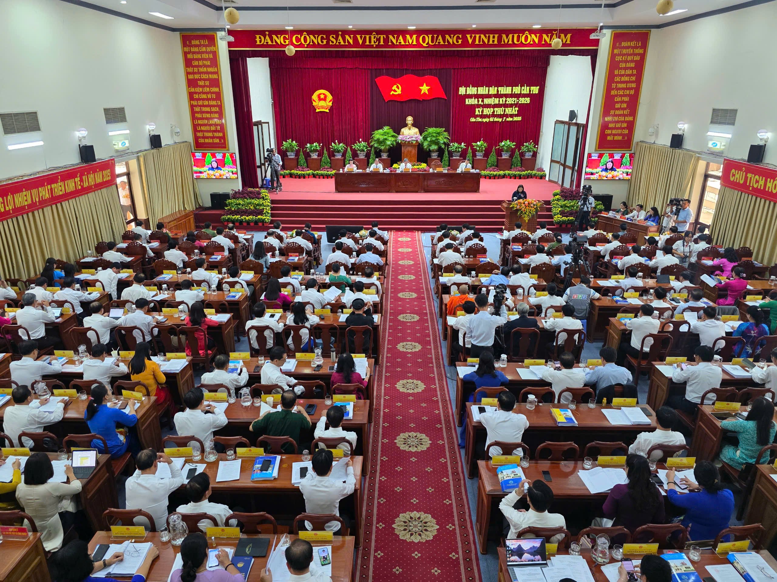 Toàn cảnh Hội đồng nhân dân TP. Cần Thơ đã tổ chức Kỳ họp thứ Nhất, nhiệm kỳ 2021-2026.