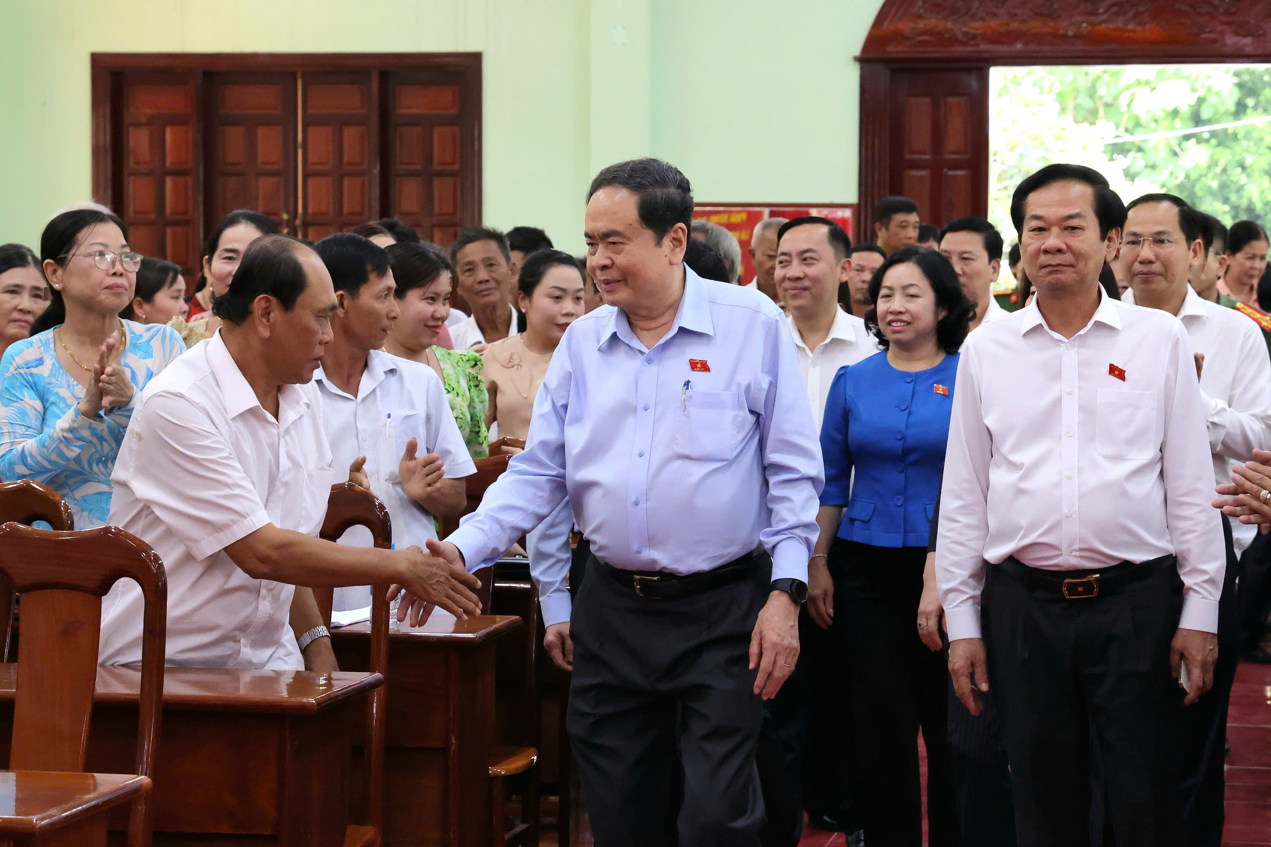 Chủ tịch Quốc hội Trần Thanh Mẫn với cử tri tại xã Vị Thủy, TP. Cần Thơ.