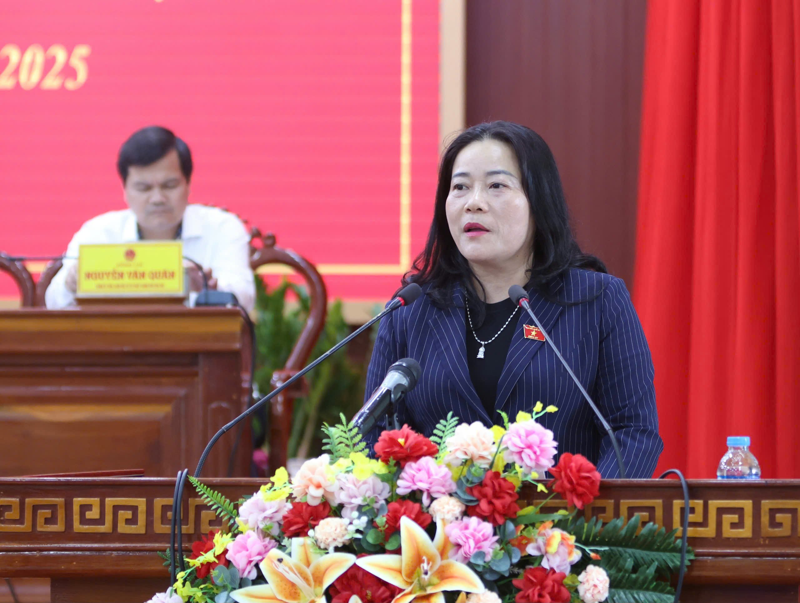 Bà Lê Thị Thanh Lam - Phó Trưởng Đoàn đại biểu Quốc hội hoạt động chuyên trách khóa XV TP. Cần Thơ phát biểu tại buổi tiếp xúc cử tri.