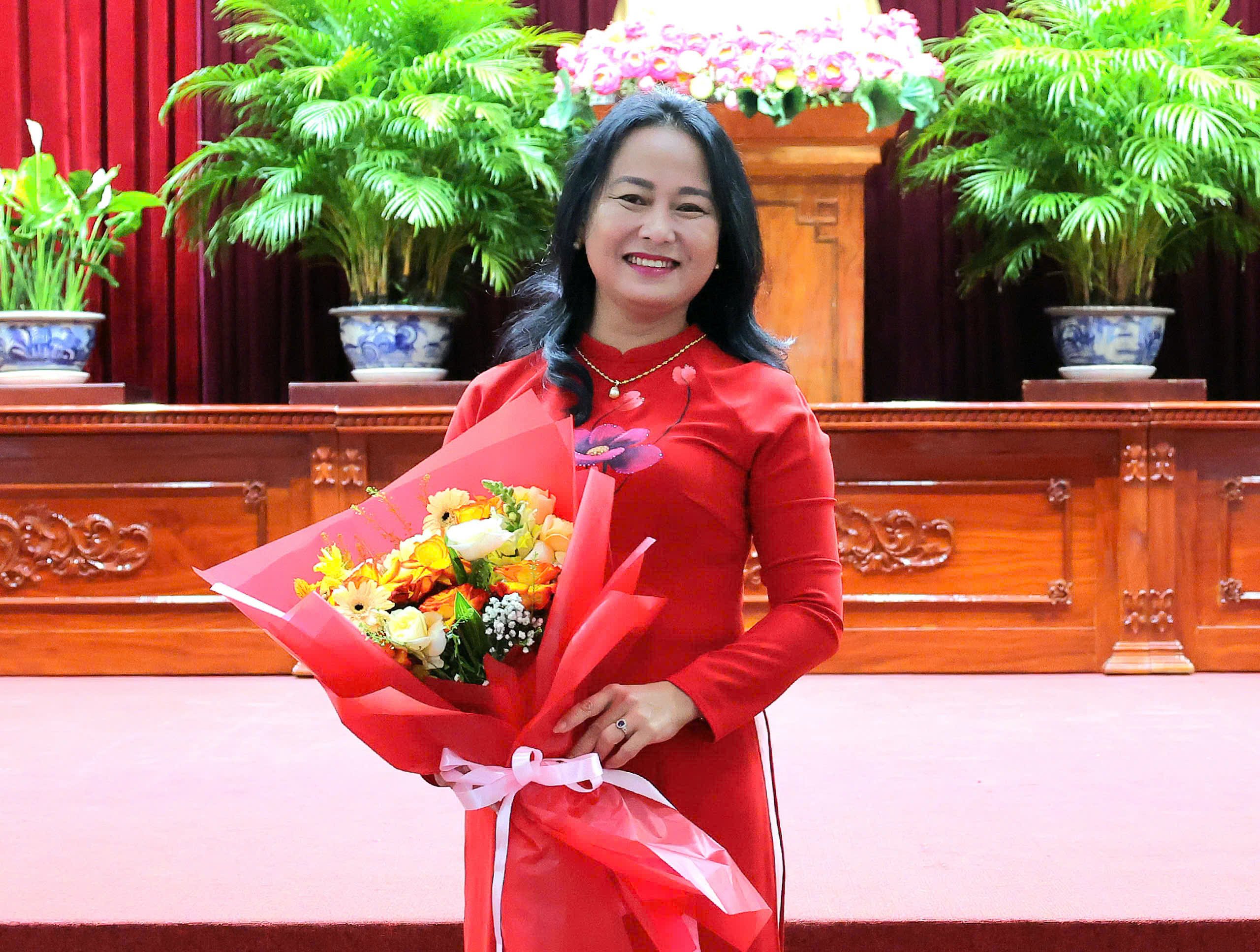 Bà Nguyễn Thị Tuyết Loan - Thành ủy viên, Hiệu trưởng Trường Chính trị TP. Cần Thơ.