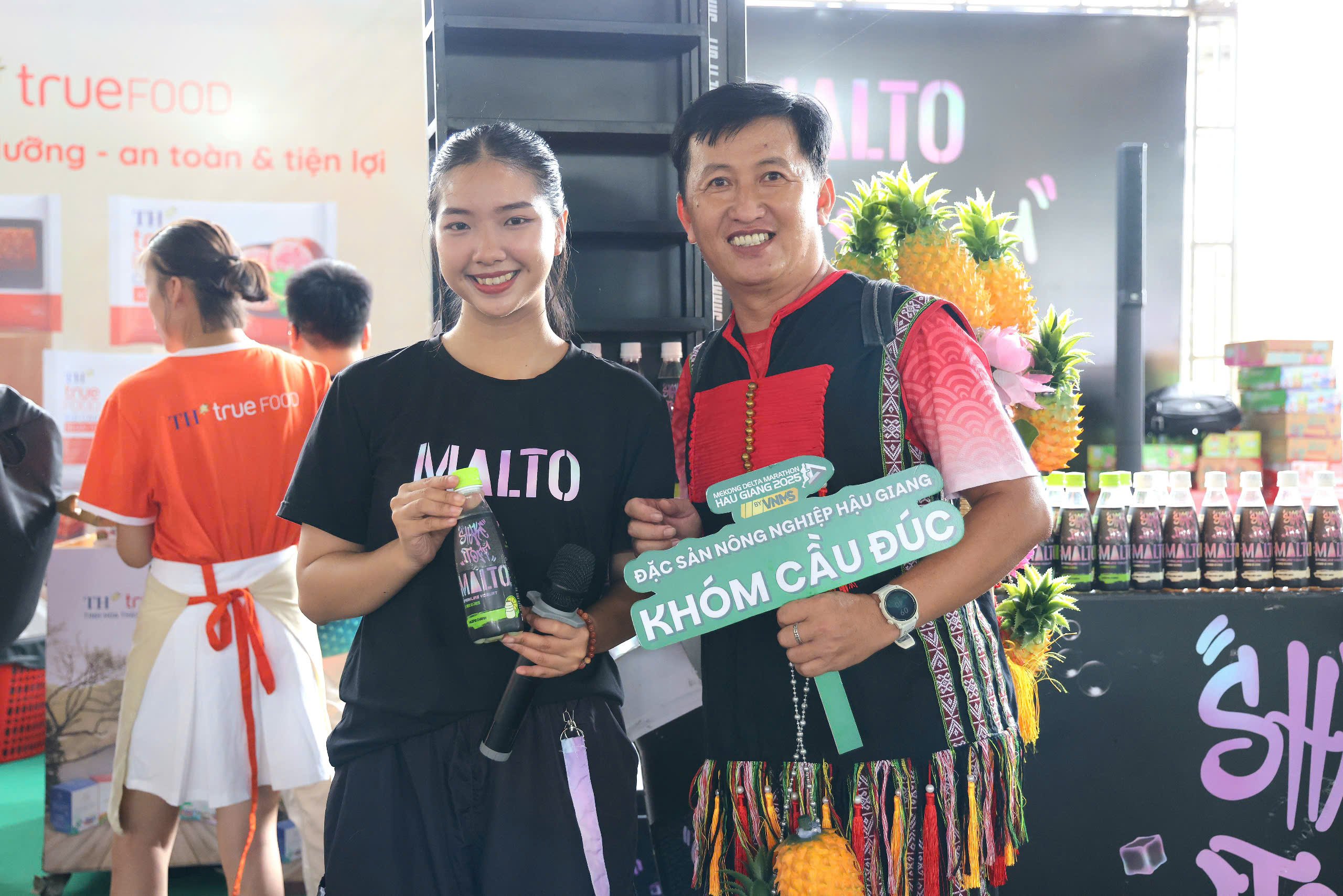 Các vận động viên tham dự giải còn góp phần quảng bá, giới thiệu đặc sản đặc trưng của địa phương.