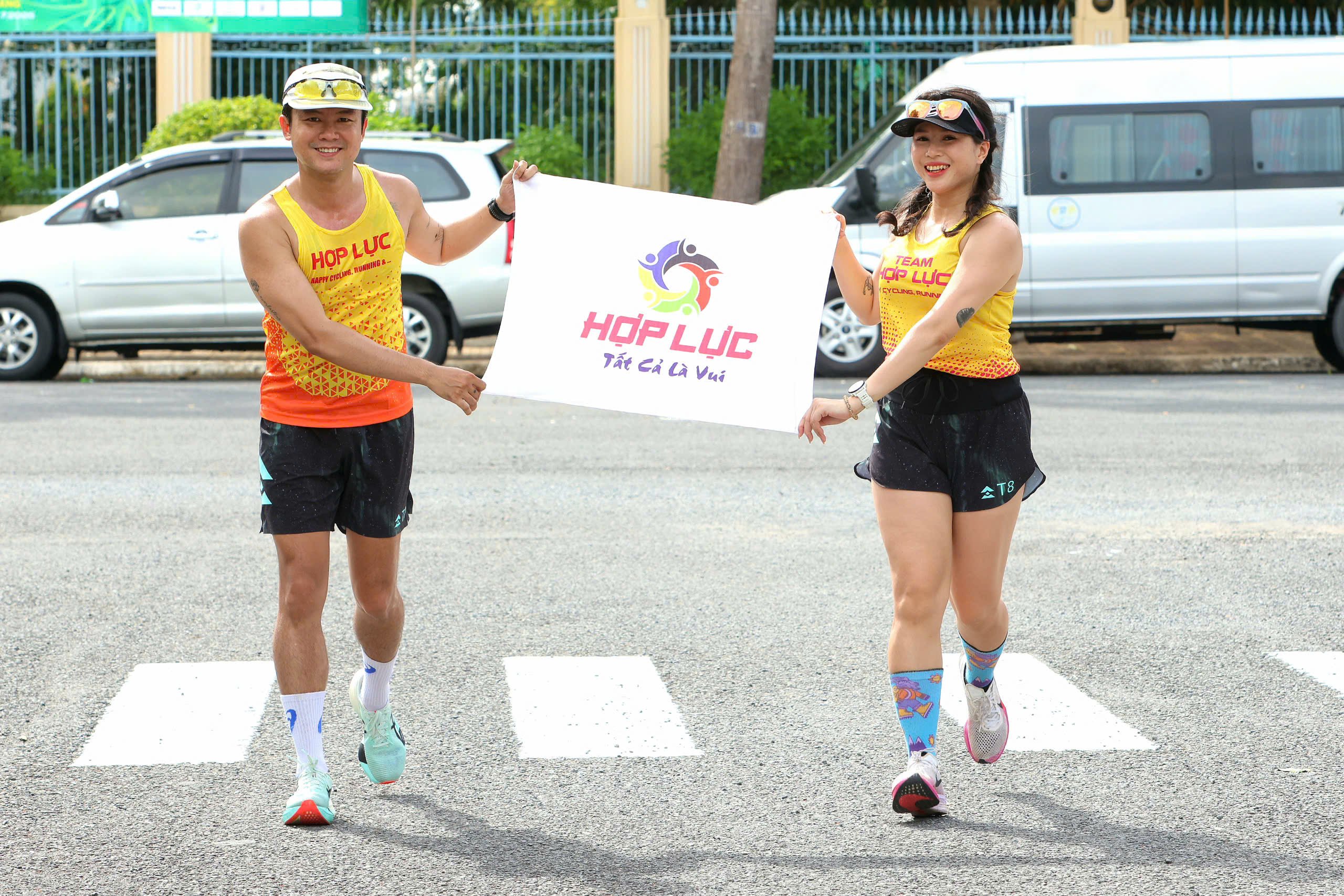 Các thành viên Team Hợp Lực, TP. Cần Thơ tham gia tập luyện trước giải.