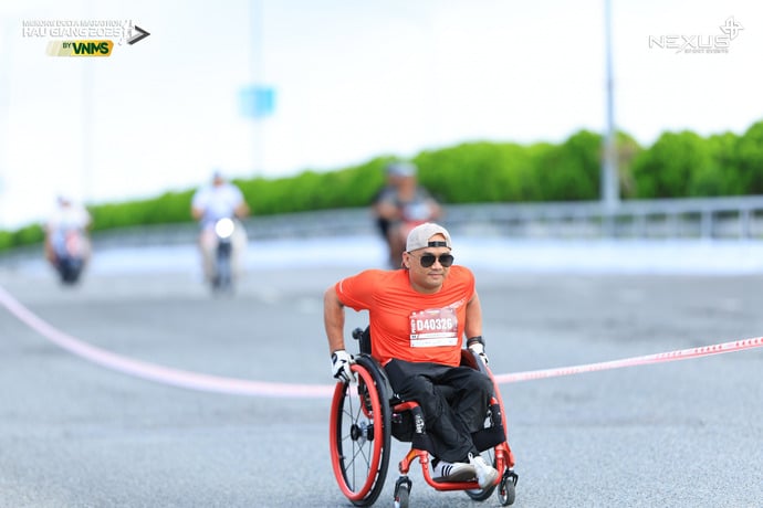 Anh Phan Mạnh Tân lần đầu chinh phục marathon 42km