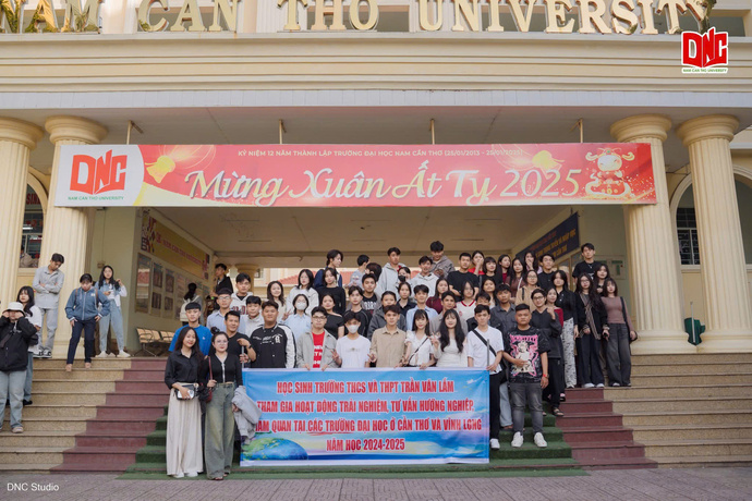 Hoạt động hướng nghiệp dành cho học sinh THPT đến tham quan tại các Trường Cao đẳng, Đại học trên địa bàn Thành phố Cần Thơ.