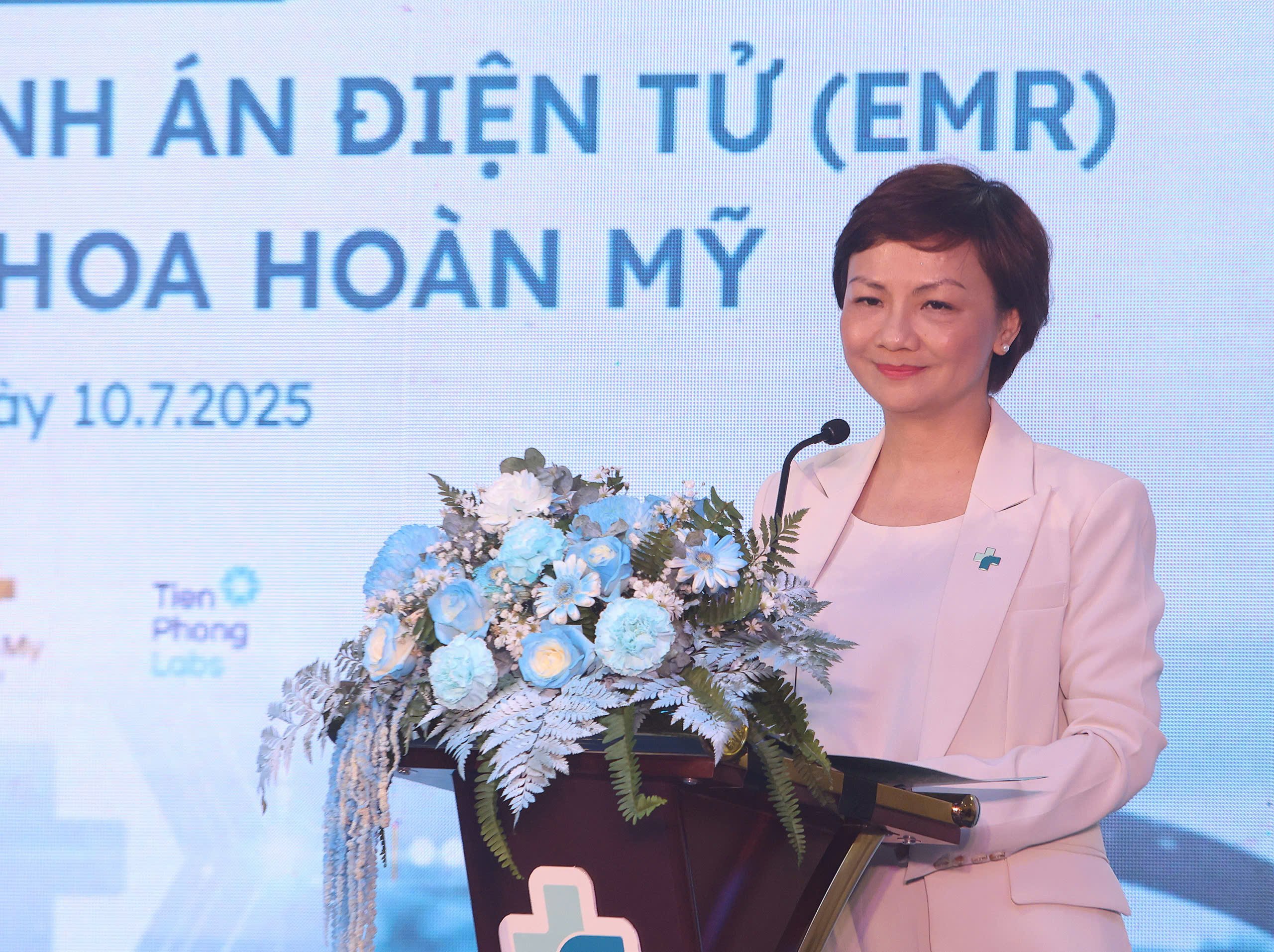 Bà Huỳnh Bích Liên - Tổng Giám đốc Tập đoàn y khoa Hoàn Mỹ phát biểu tại buổi lễ.