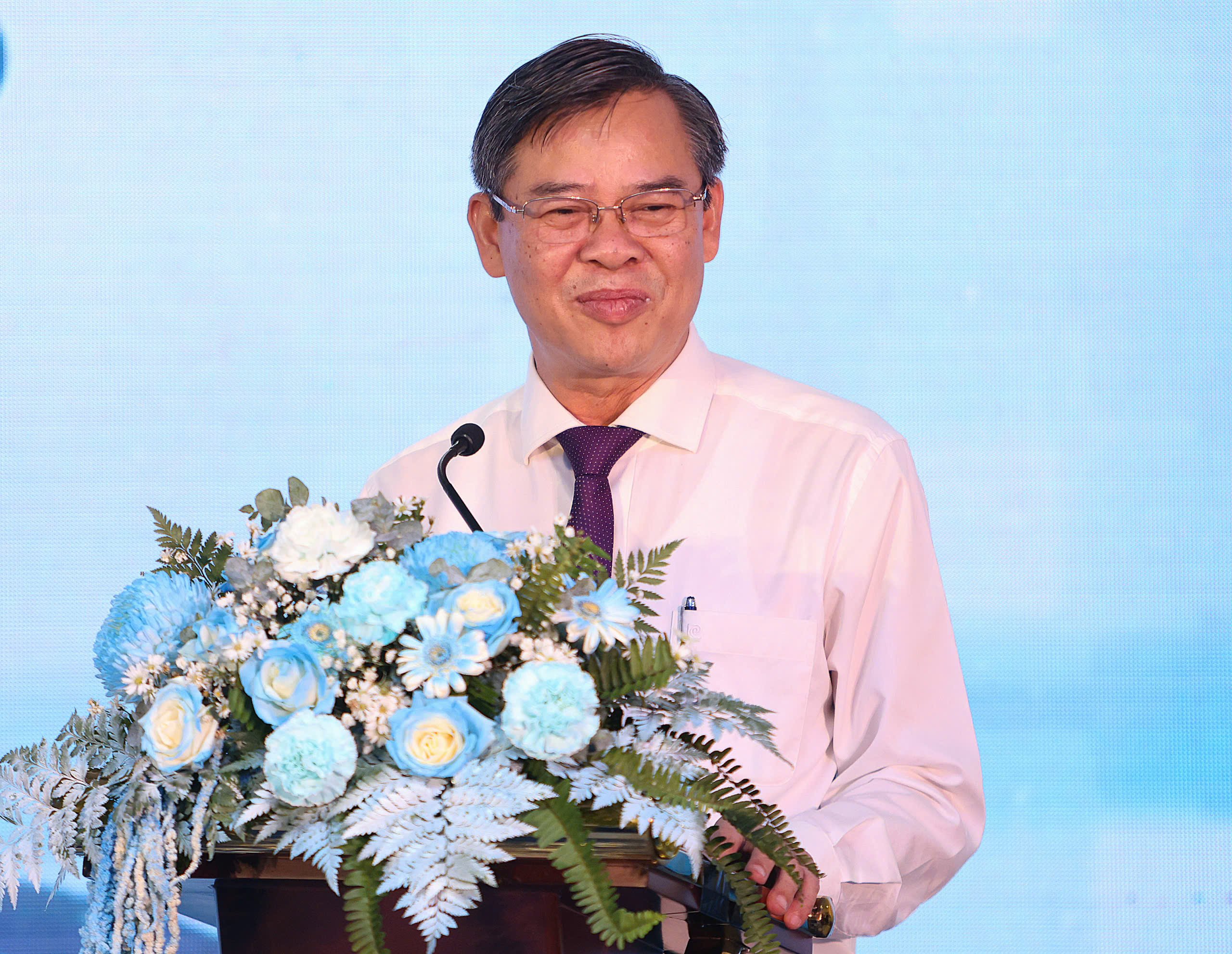Ông Trương Cảnh Tuyên - Phó Bí thư Thành ủy Cần Thơ phát biểu chúc mừng Tập đoàn Y khoa Hoàn Mỹ.