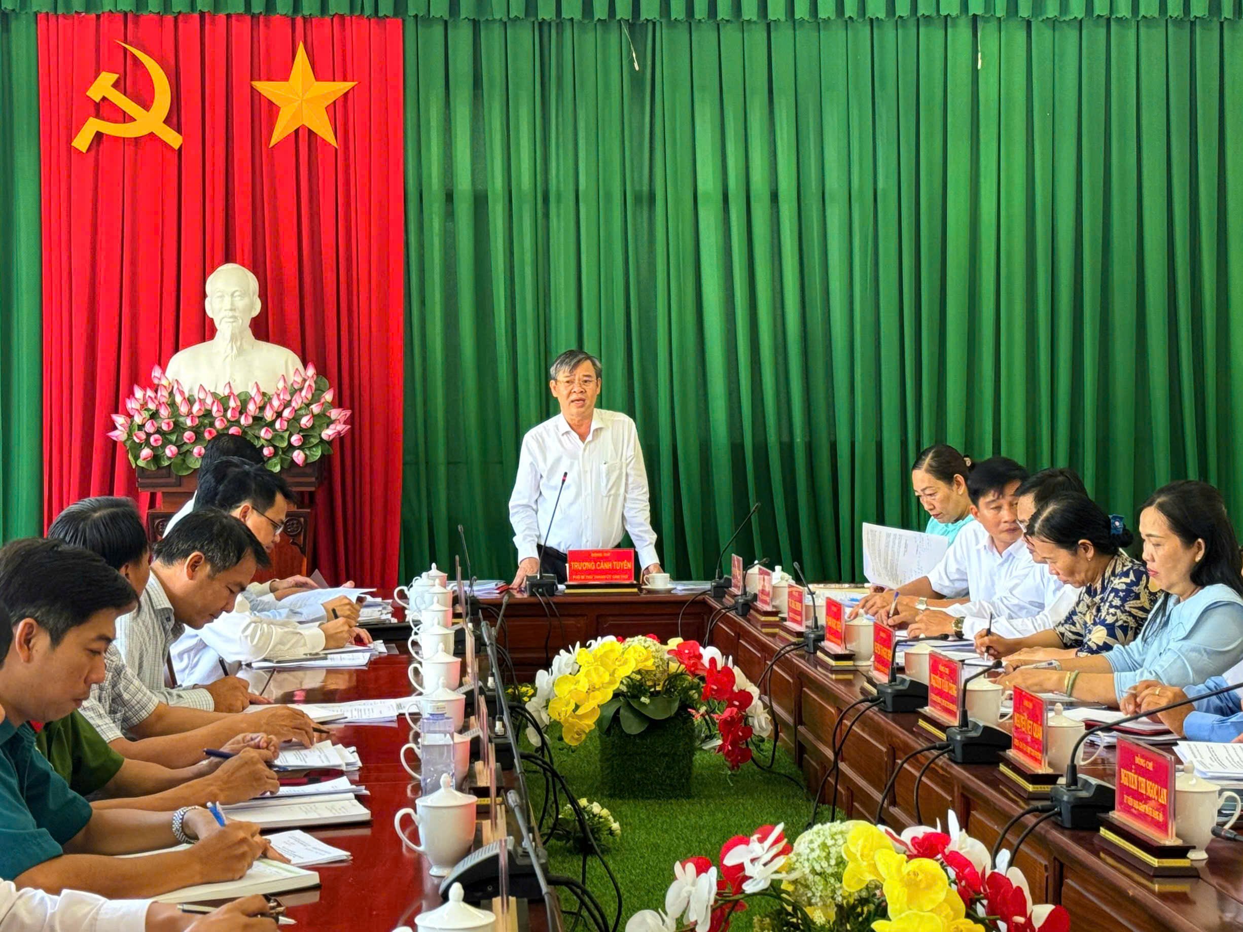 Ông Trương Cảnh Tuyên - Phó Bí thư Thành ủy Cần Thơ phát biểu tại buổi làm việc.