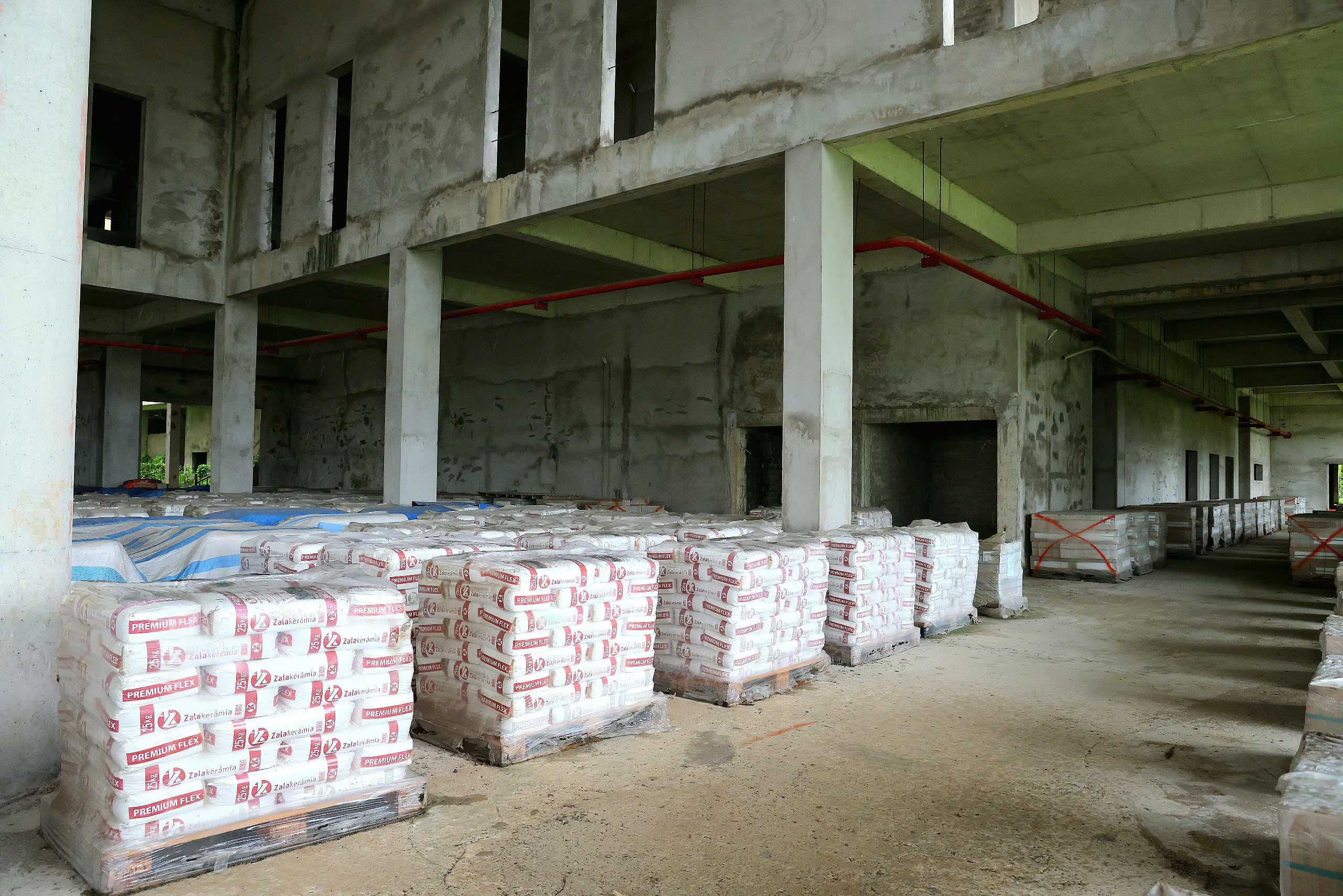 Các vật liệu xây dựng bị bỏ phí nhiều năm qua.