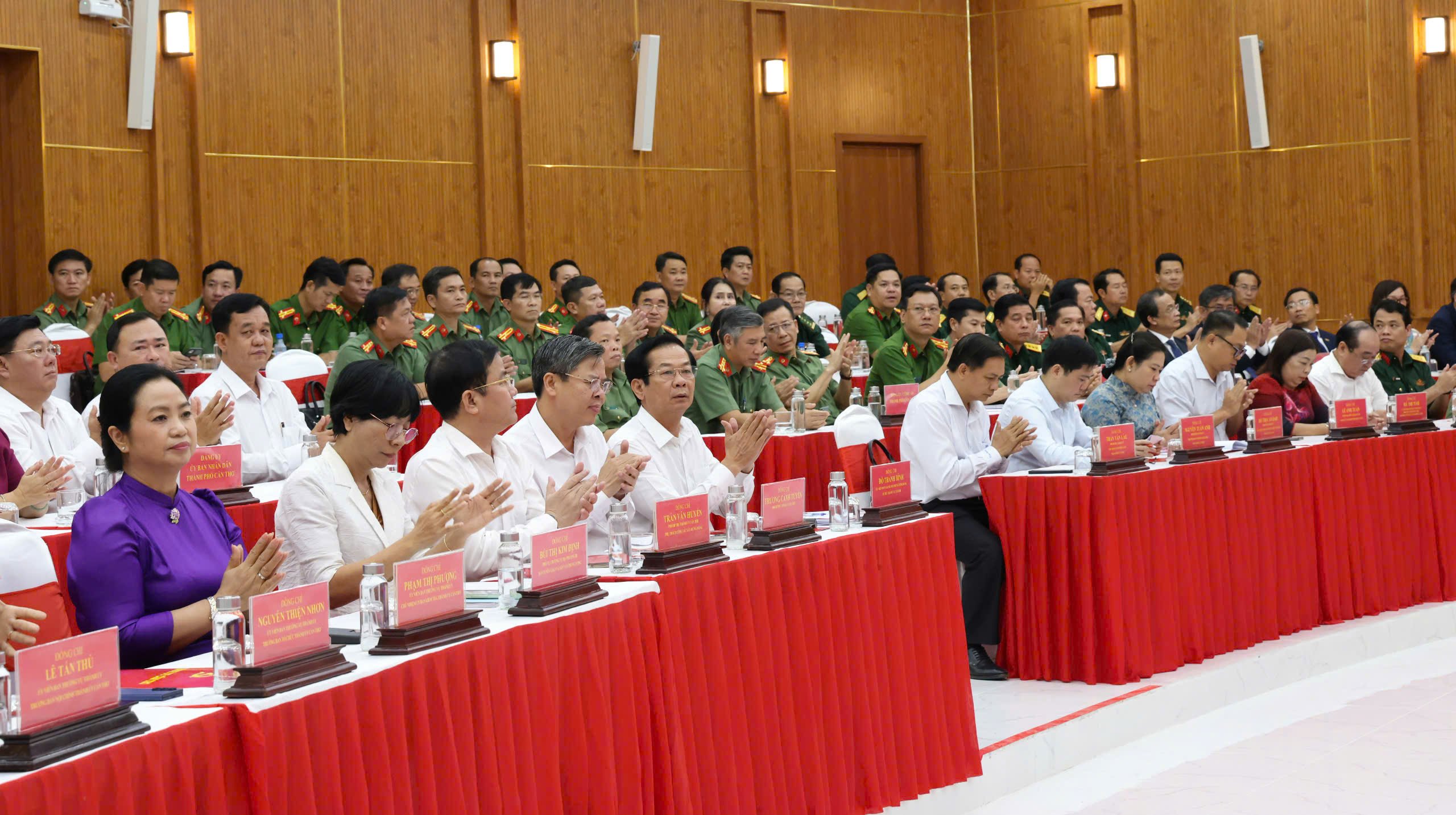 Quang cảnh Hội nghị công bố các Quyết định về việc thành lập các Đảng bộ trực thuộc và chỉ định nhân sự cấp ủy cho nhiệm kỳ 2020 - 2025..