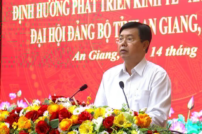 Ủy viên BCH Trung ương Đảng, Bí thư Tỉnh ủy An Giang Nguyễn Tiến Hải phát biểu đề dẫn tại hội thảo