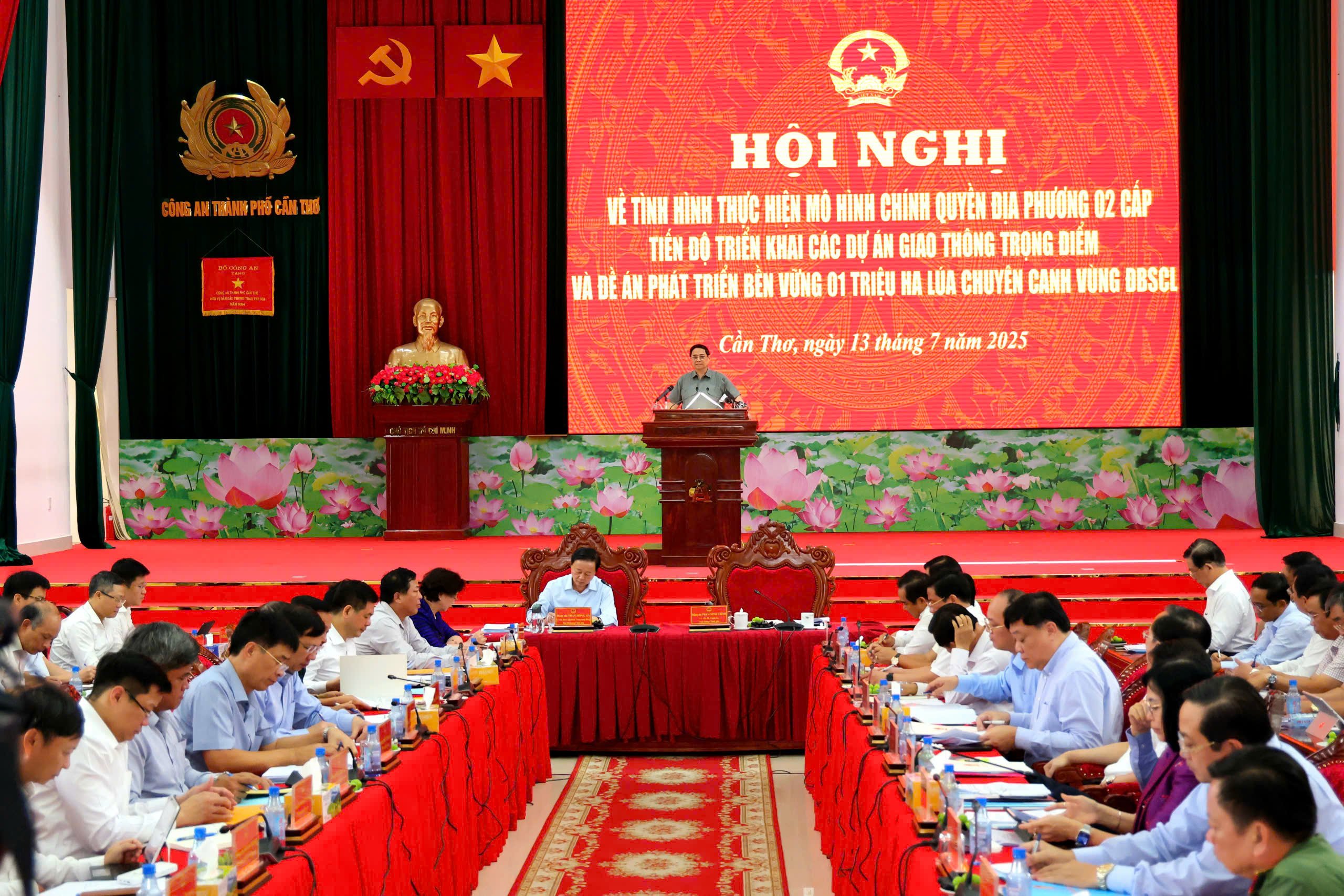 Quang cảnh hội nghị.