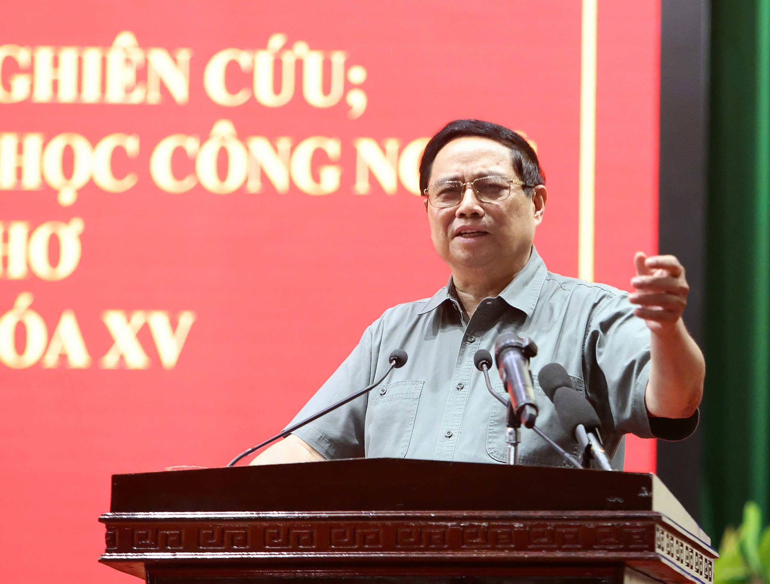 Thủ tướng Chính phủ Phạm Minh Chính phát biểu tại buổi tiếp xúc cử tri.