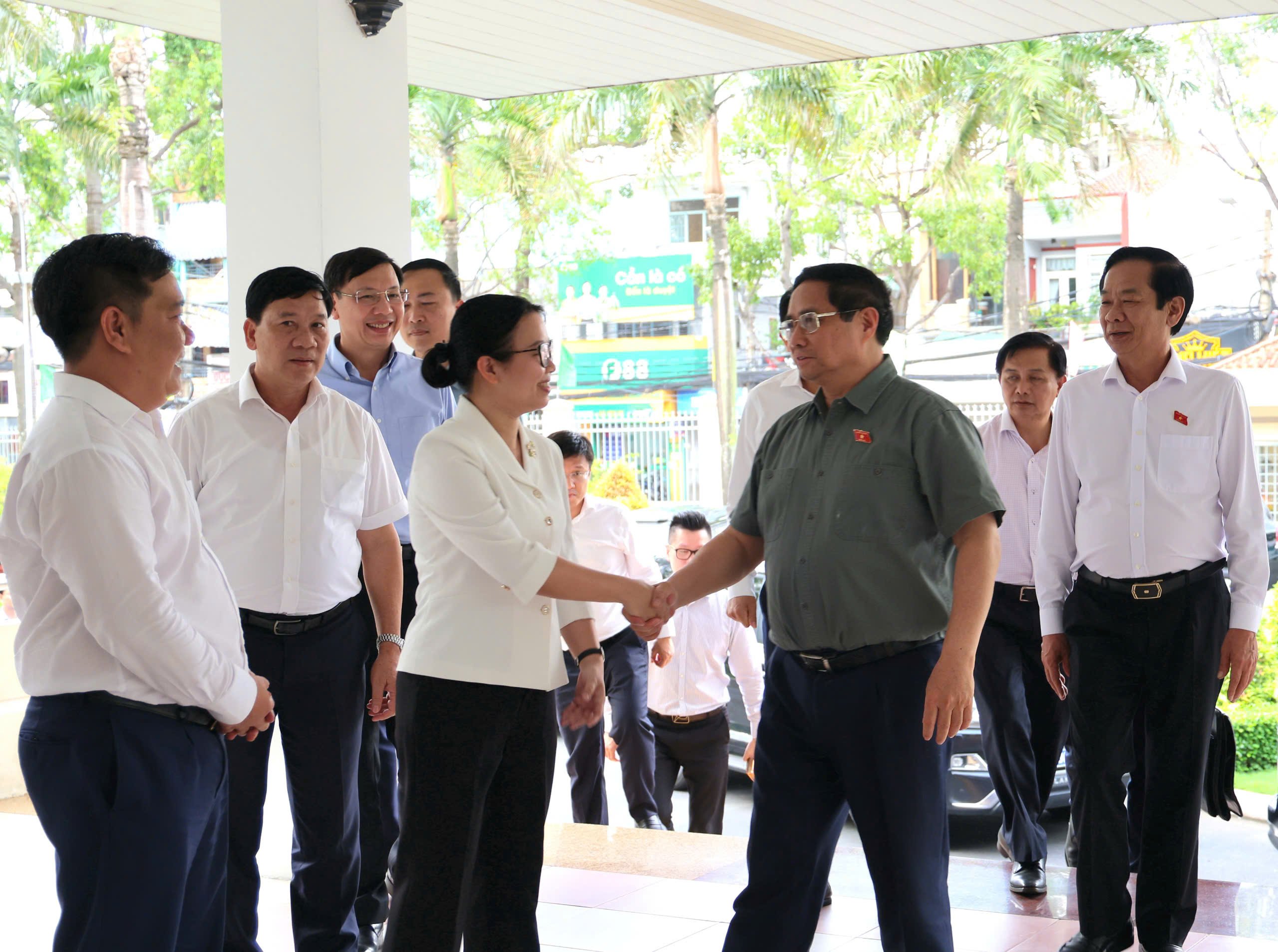 Thủ tướng Chính phủ Phạm Minh Chính và đoàn công tác đến kiểm tra thực tế tại Trung tâm Phục vụ hành chính công phường Ninh Kiều, TP. Cần Thơ (mới).