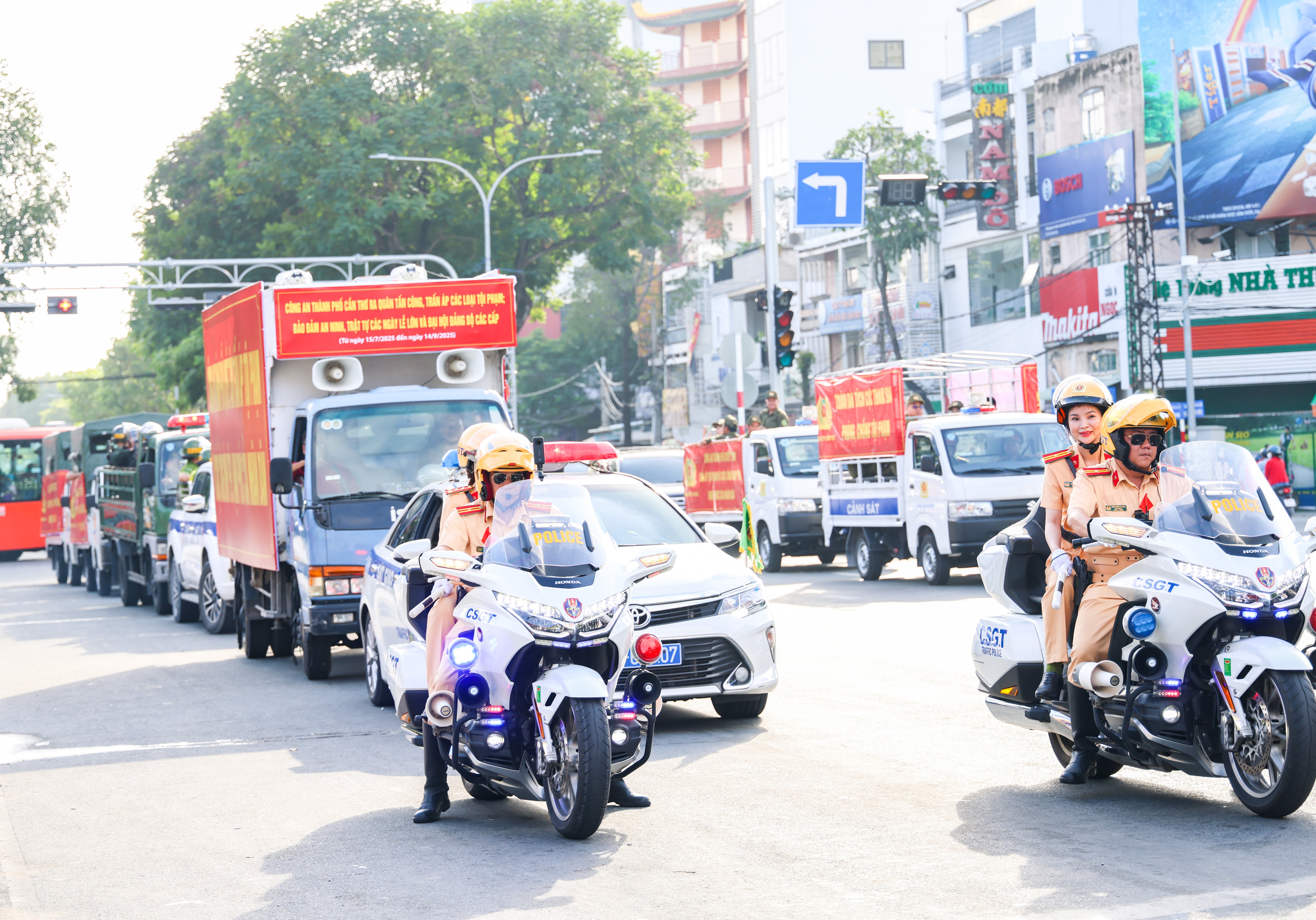 Các lực lượng tham gia Buổi diễu hành Lễ ra quân thực hiện cao điểm tấn công, trấn áp các loại tội phạm; bảo đảm an ninh, trật tự các Ngày lễ lớn và đại hội Đảng bộ các cấp.