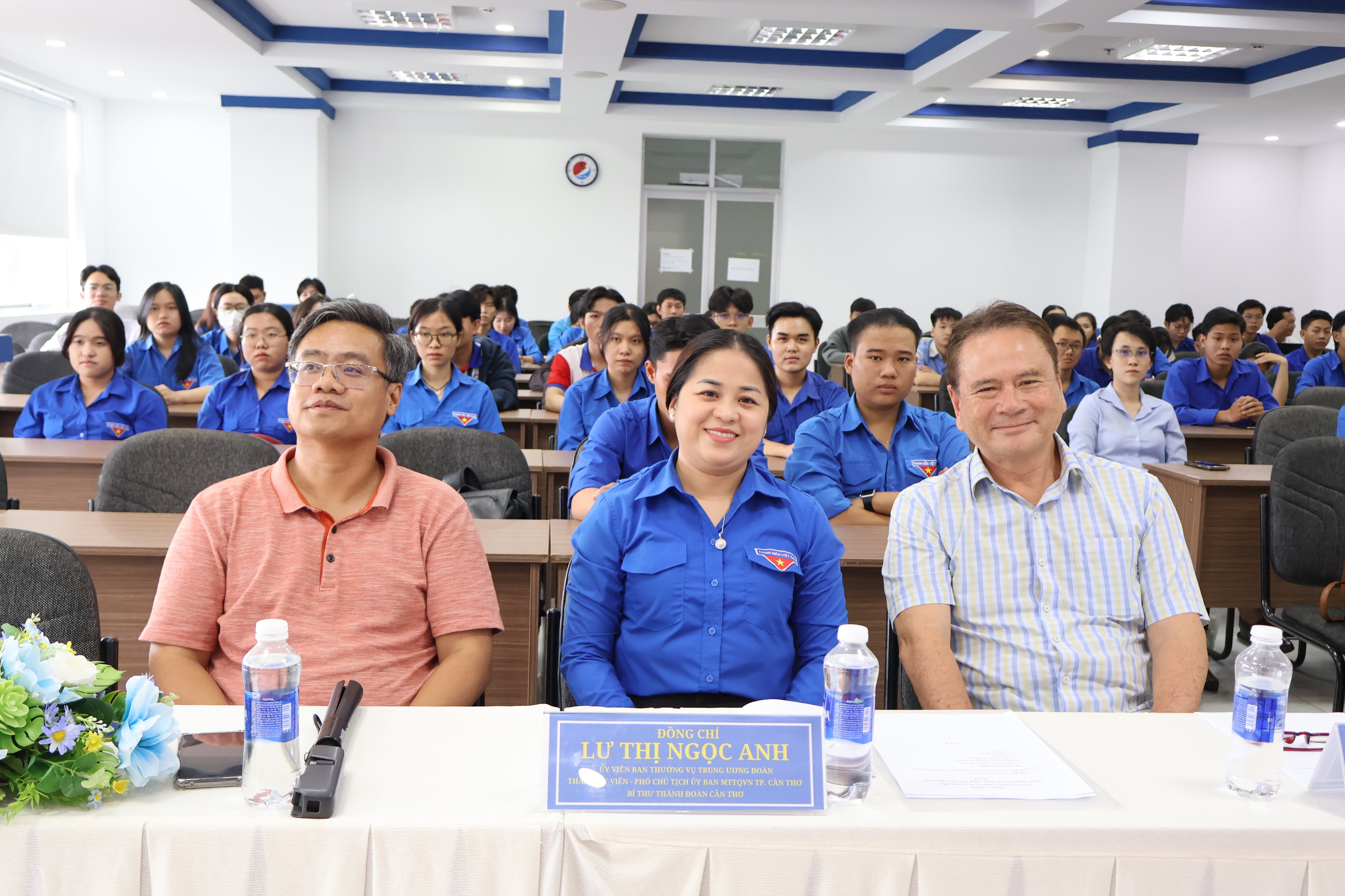 Chị Lư Thị Ngọc Anh - Phó Chủ tịch Ủy ban Mặt trận Tổ quốc Việt Nam TP. Cần Thơ, Bí thư Thành đoàn Cần Thơ tham dự chương trình.