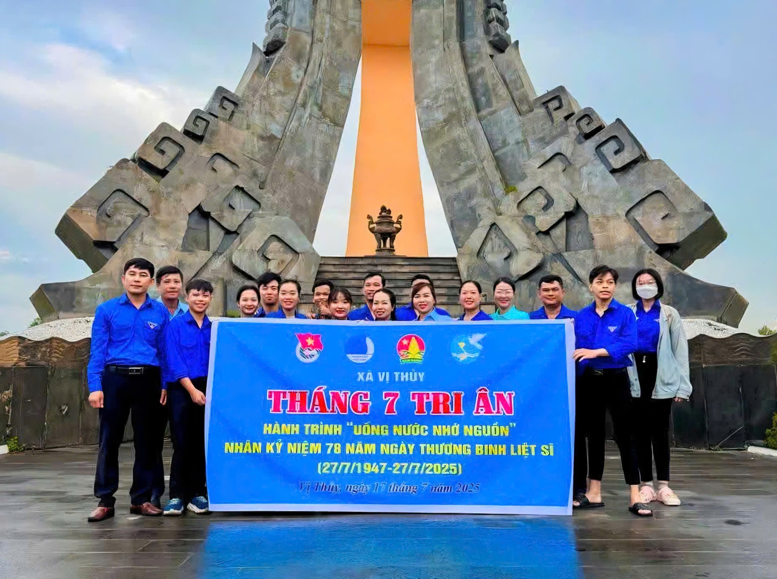 Xã Đoàn Vị Thủy phối hợp Hội Liên hiệp Phụ nữ xã Vị Thủy, TP. Cần Thơ tổ chức hành trình “Uống nước nhớ nguồn”.
