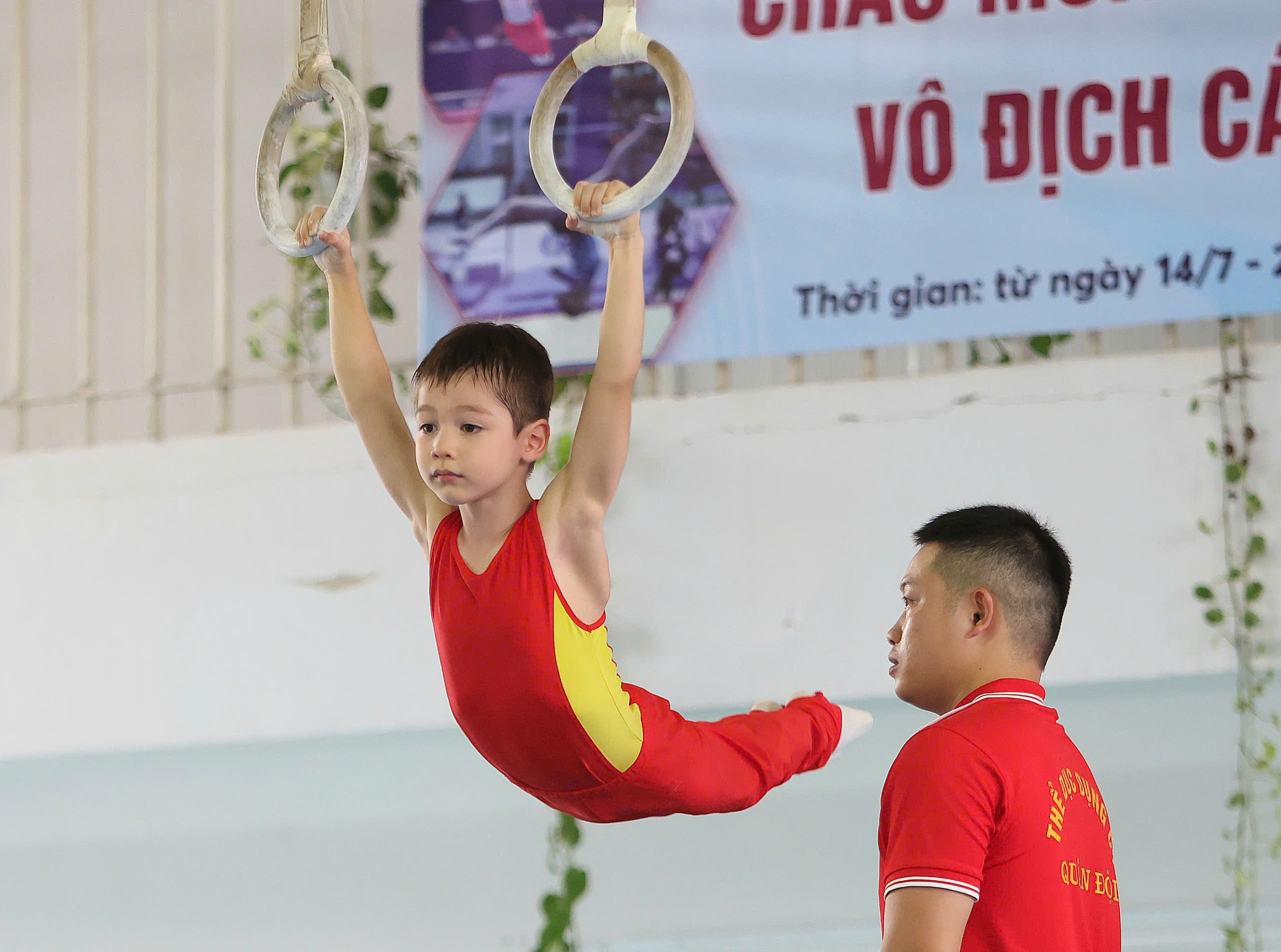 Vận động viên thi đấu nội dung Vòng treo nam.