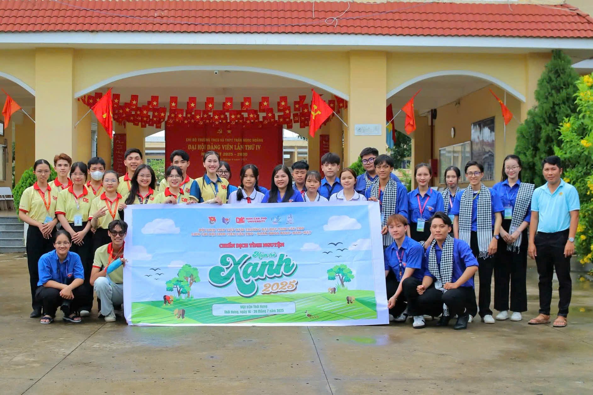 Liên chi Hội Sinh viên Cần Thơ phối hợp cùng Đoàn khoa Răng - Hàm - Mặt, Trường Đại học Nam Cần Thơ đã tổ chức Ra quân Chiến dịch Mùa hè xanh năm 2025 tại xã Thới Hưng, TP. Cần Thơ.