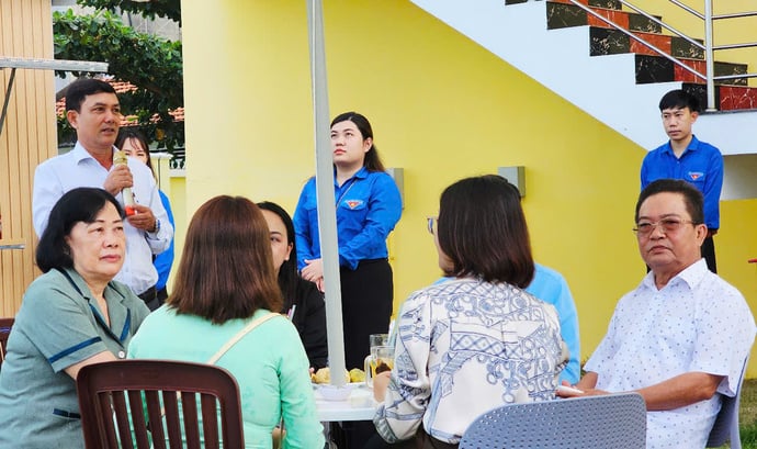 Ông Trần Văn Nhanh, Chủ tịch UBND phường Phú Lợi phát biểu tại buổi ra mắt mô hình cà phê