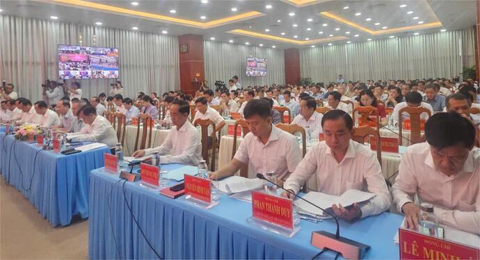Quang cảnh Hội nghị phát động thi đua.