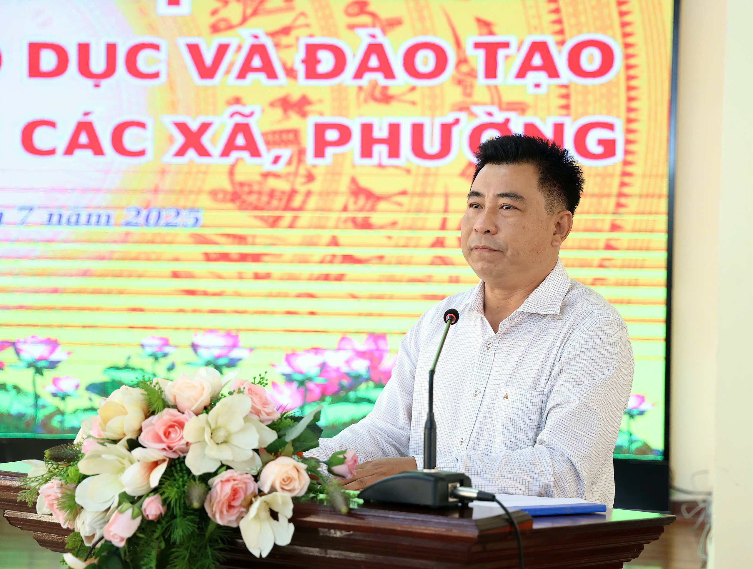 Ông Trương Thế Bảo - Trưởng phòng Văn hóa, Xã hội phường Ninh Kiều phát biểu tại hội nghị.