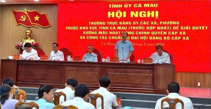 Quang cảnh Hội nghị của Tỉnh ủy Cà Mau về tháo gỡ vướng mắc cho hoạt động chính quyền cấp xã.