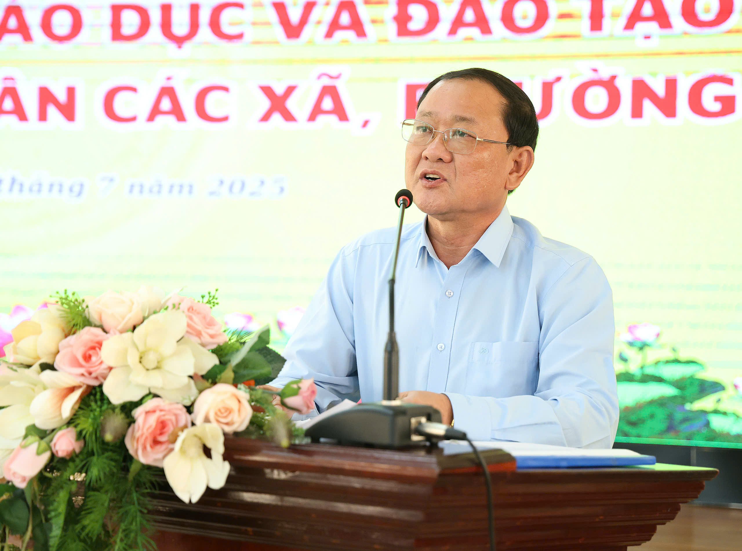 Ông Bùi Hoàng Liêm - Phó Giám đốc Sở Nội vụ phát biểu tại hội nghị.