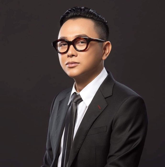 Từ một biểu tượng sáng giá của ngành thời trang Việt, Nguyễn Công Trí đang đối mặt với nguy cơ mất trắng sự nghiệp và danh tiếng. Trong khi chờ kết luận từ cơ quan chức năng, nhiều người trong giới đặt ra câu hỏi: điều gì đã khiến một tên tuổi đã đạt đỉnh vinh quang như anh lại trượt dài vào vòng xoáy của ma túy?