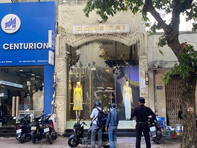 Ngày 23/7, showroom của nhà thiết kế Nguyễn Công Trí nằm tại 194 Nguyễn Đình Chiểu, phường Xuân Hòa, TPHCM đóng cửa ngay sau thông tin anh bị bắt vìliên quan đến đường dây ma túy. Ảnh: Hồng Phúc.