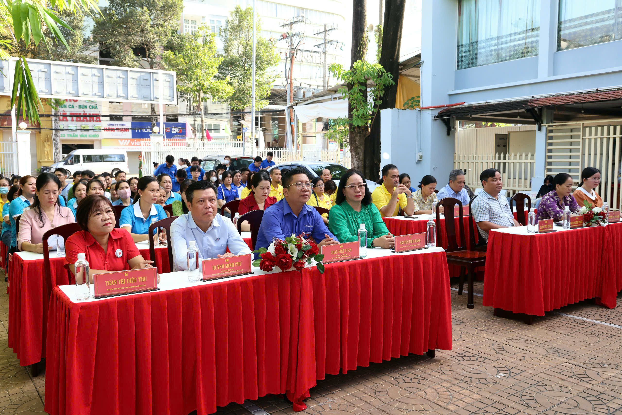 Các đại biểu tham dự lễ phát động.