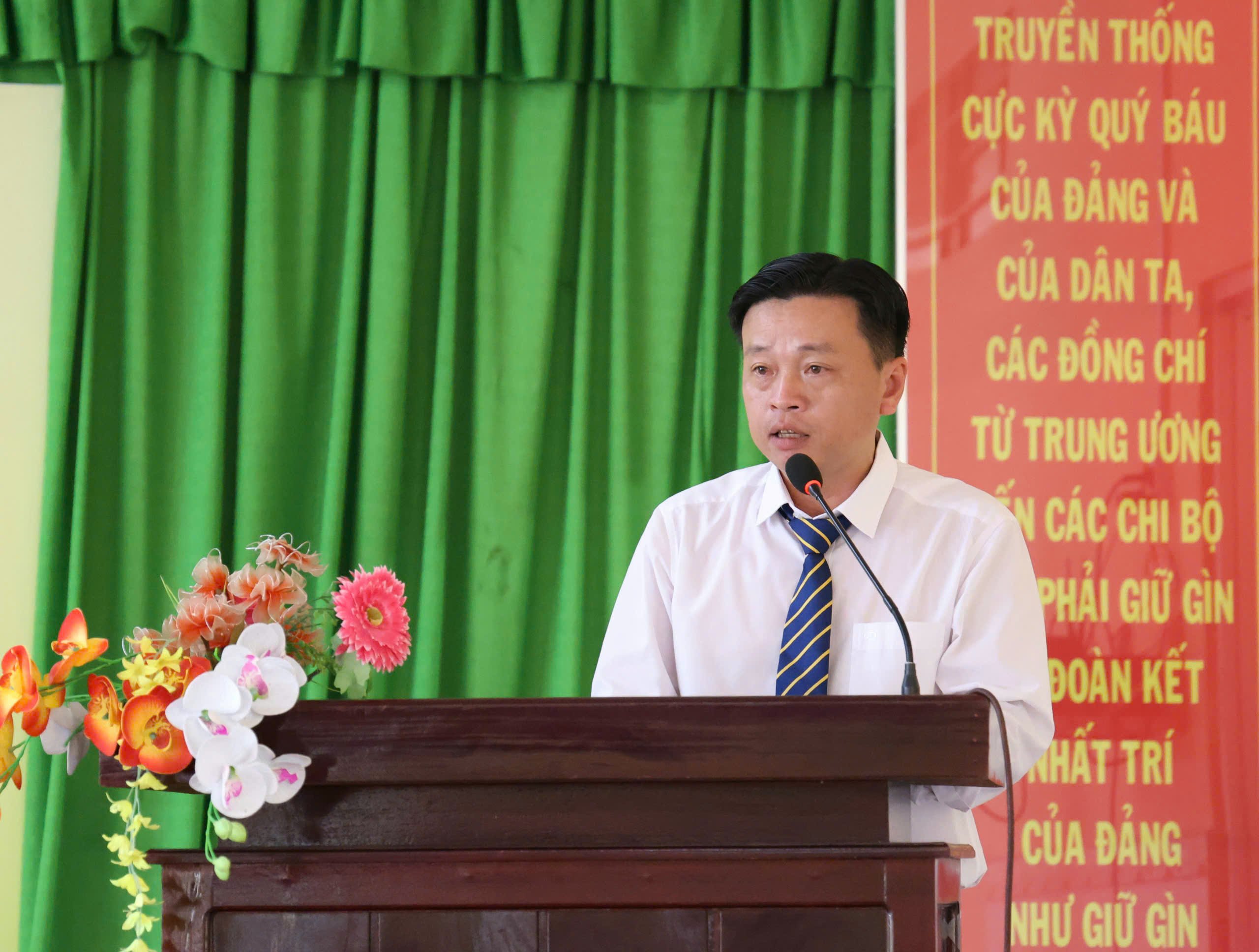 Các đại biểu phát biểu tham luận tại hội nghị.