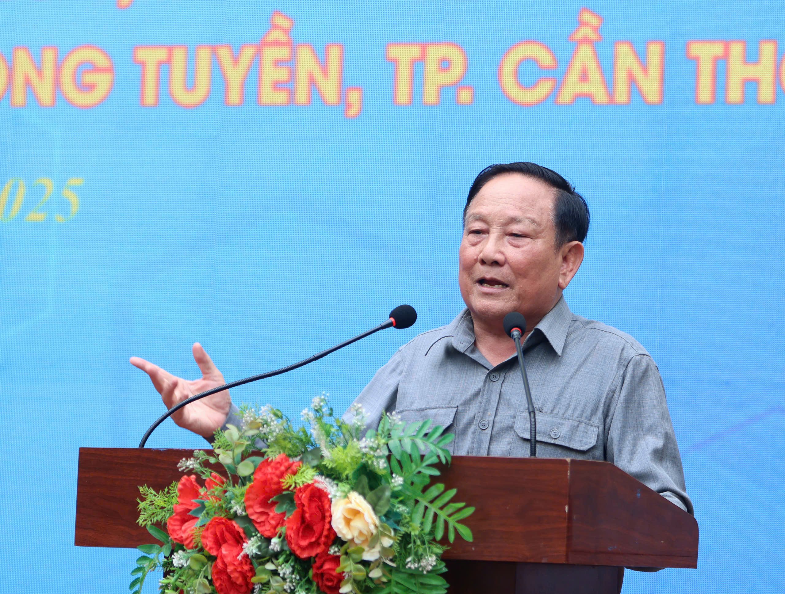 Thiếu tướng Vũ Cao Quân - nguyên Chỉ huy trưởng Bộ CHQS TP. Cần Thơ, Phó Chủ tịch HĐQT Bệnh viện Đa khoa Hòa Hảo - Medic Cần Thơ phát biểu tại chương trình.