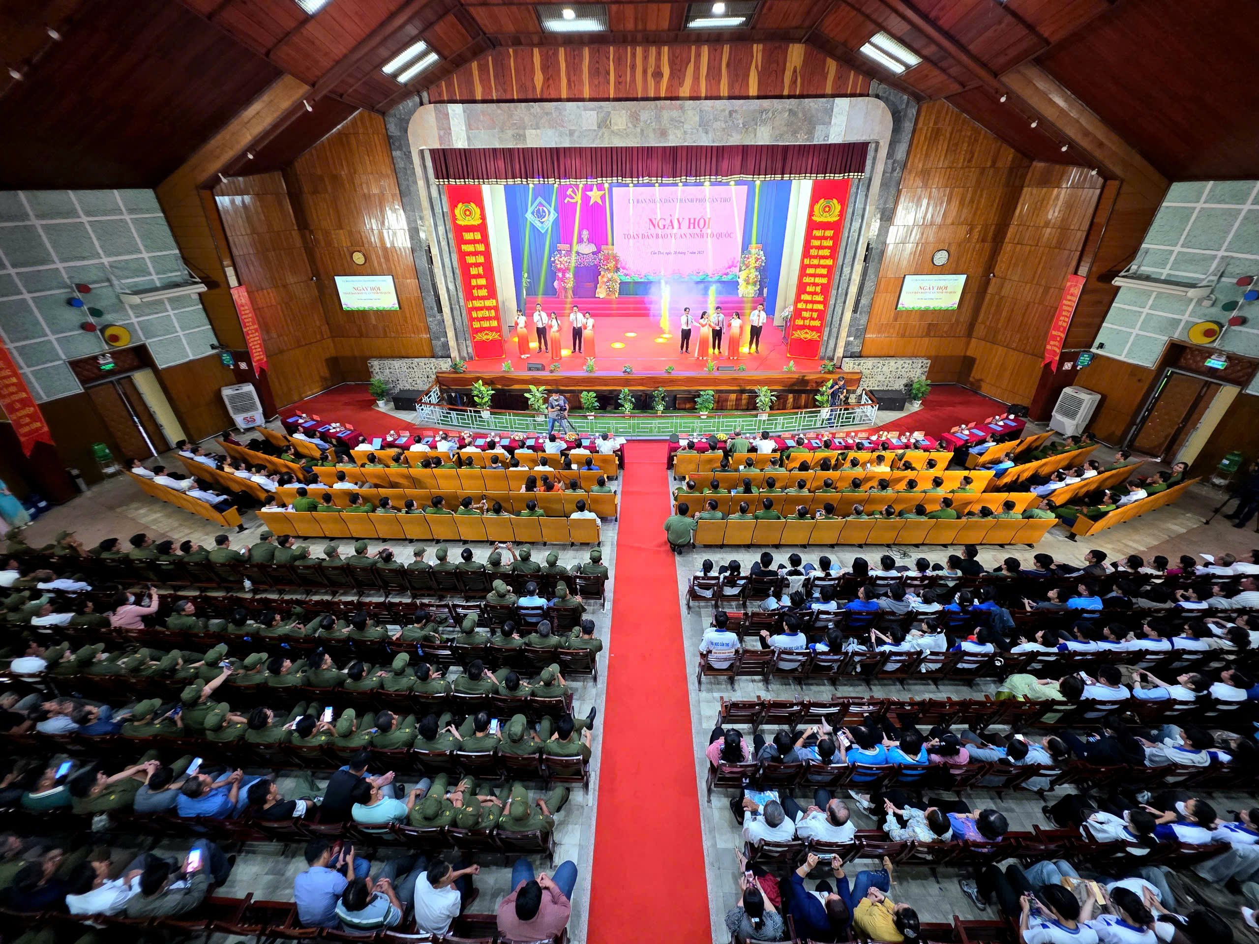 Quang cảnh Ngày hội Toàn dân bảo vệ an ninh Tổ quốc (TDBVANTQ) TP. Cần Thơ năm 2025.