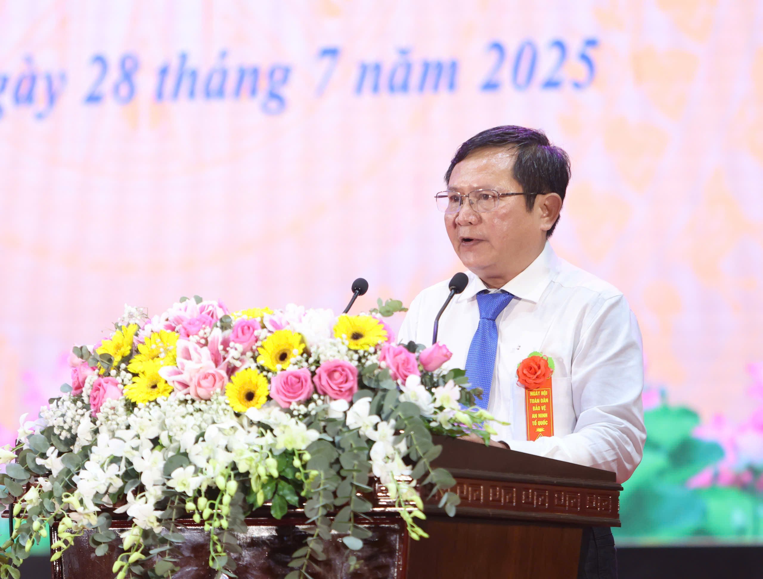 Đại biểu phát biểu tham luận tại Ngày hội.