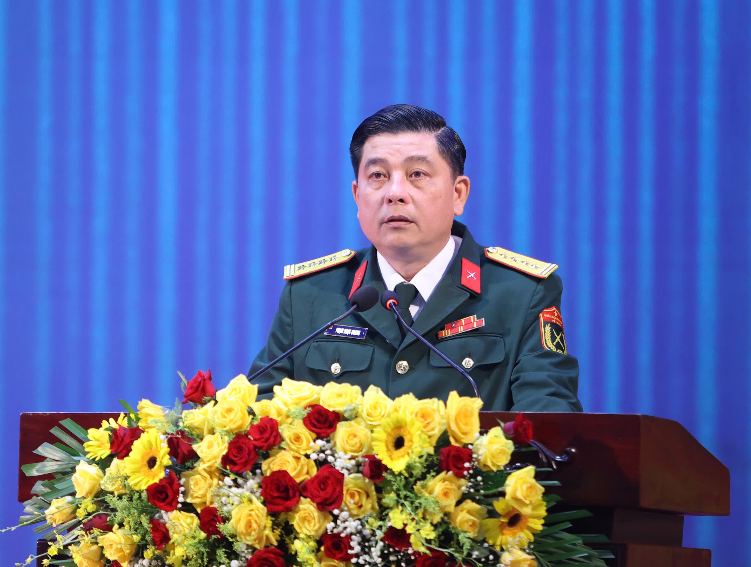 Đại tá Phạm Ngọc Quang - Chính ủy Bộ CHQS TP. Cần Thơ phát biểu ôn lại truyền thống đơn vị.