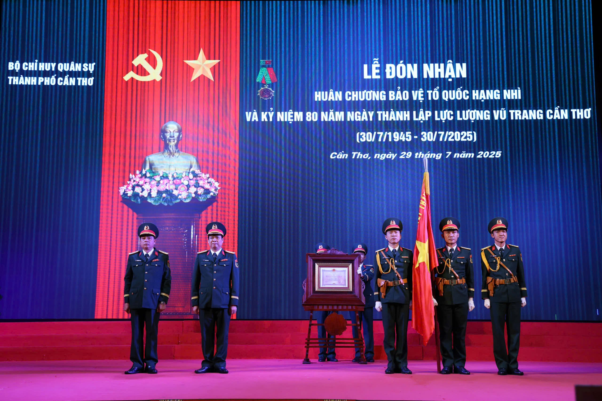 Huân chương Bảo vệ Tổ quốc hạng Nhì là phần thưởng cao quý, là sự ghi nhận xứng đáng của Đảng và Nhà nước đối với LLVT TP. Cần Thơ.