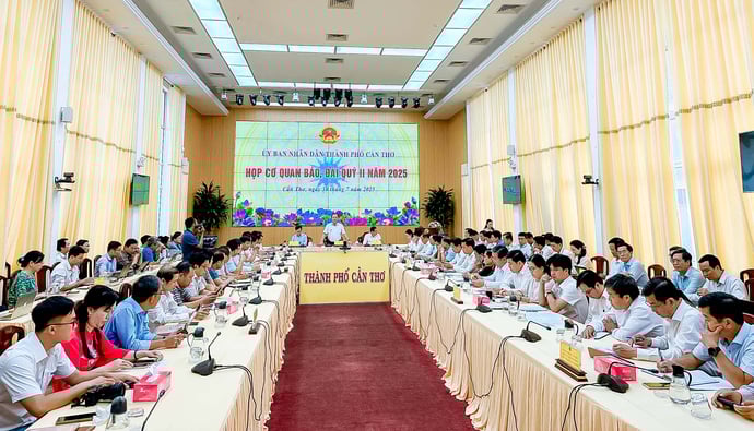 Quang cảnh cuộc họp cơ quan báo, đài định kỳ quý II năm 2025. Ảnh: Văn Dương