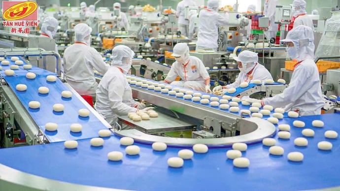 Dây chuyền sản xuất bánh pía của môht doanh nghiệp trên địa bàn xã An Ninh