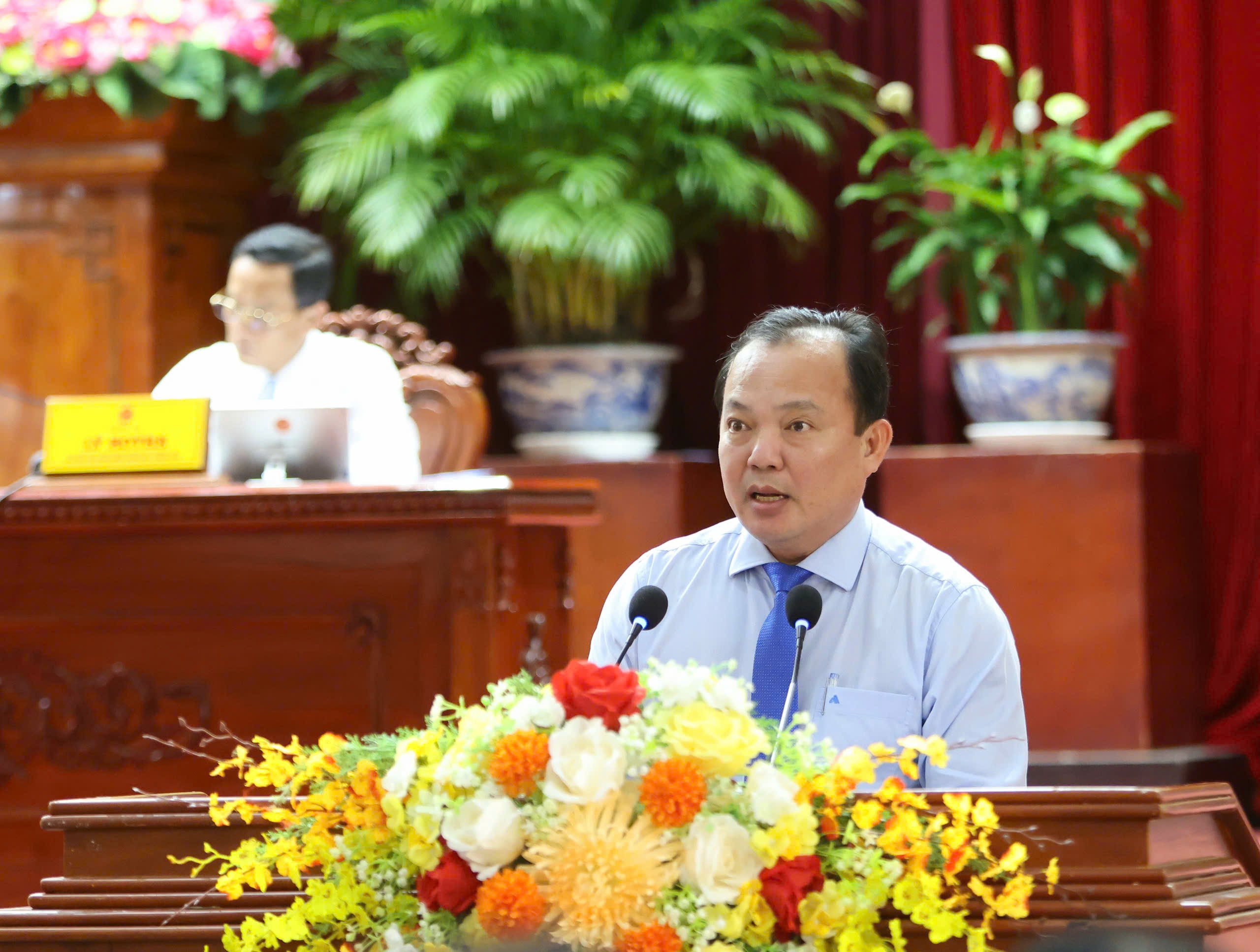 Ông Nguyễn Văn Hòa - Phó Chủ tịch UBND TP. Cần Thơ phát biểu tại kỳ họp.
